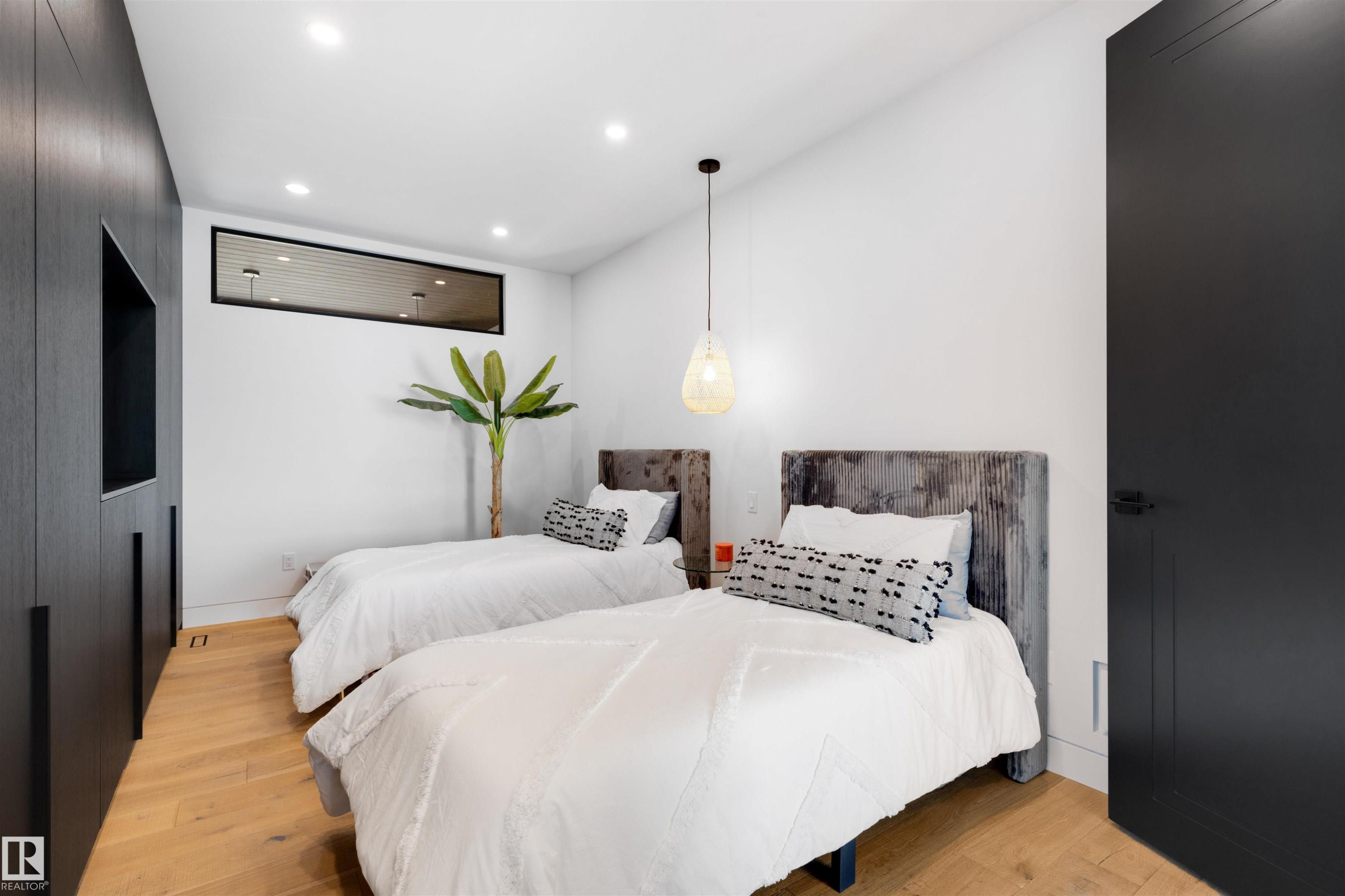 71 Birchcliff Road, Birchcliff, AB - Indoor Photo Showing Bedroom