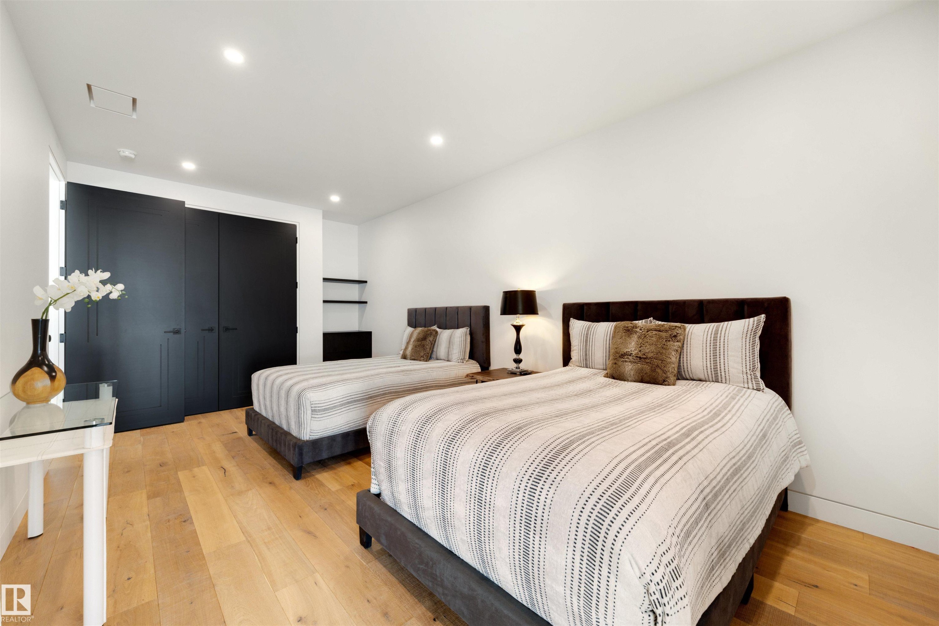 71 Birchcliff Road, Birchcliff, AB - Indoor Photo Showing Bedroom