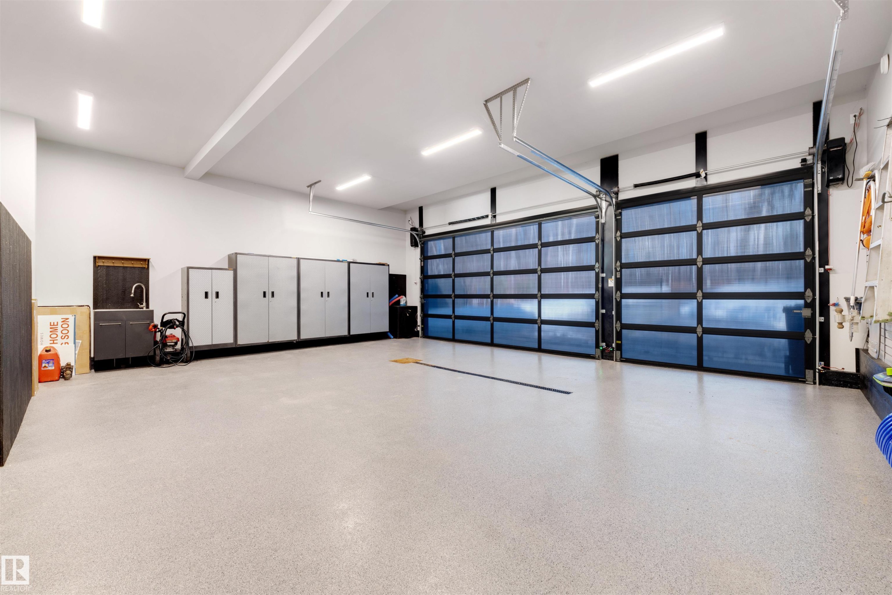 71 Birchcliff Road, Birchcliff, AB - Indoor Photo Showing Garage