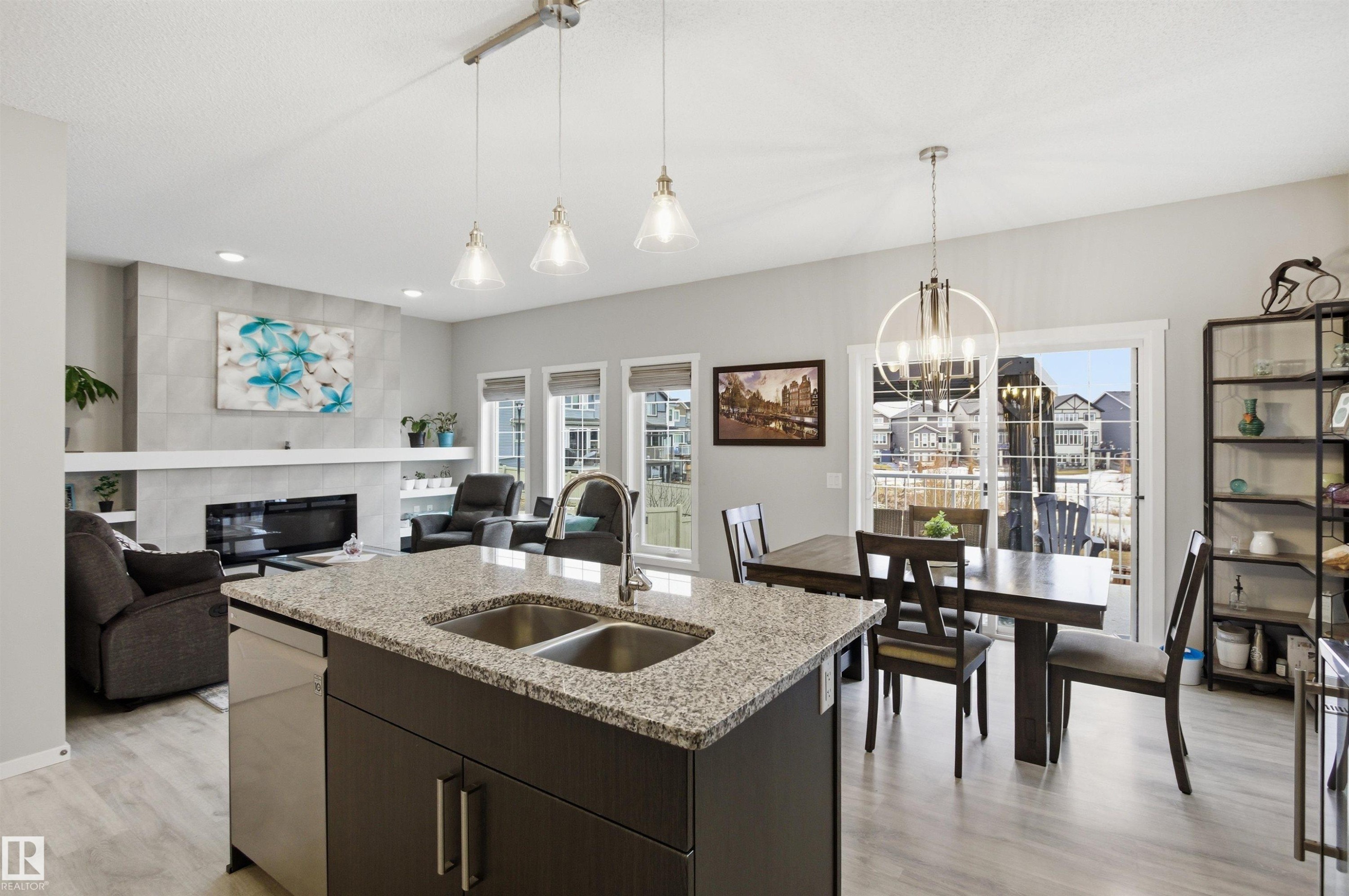 807 Eagleson Link, Edmonton, AB - Indoor