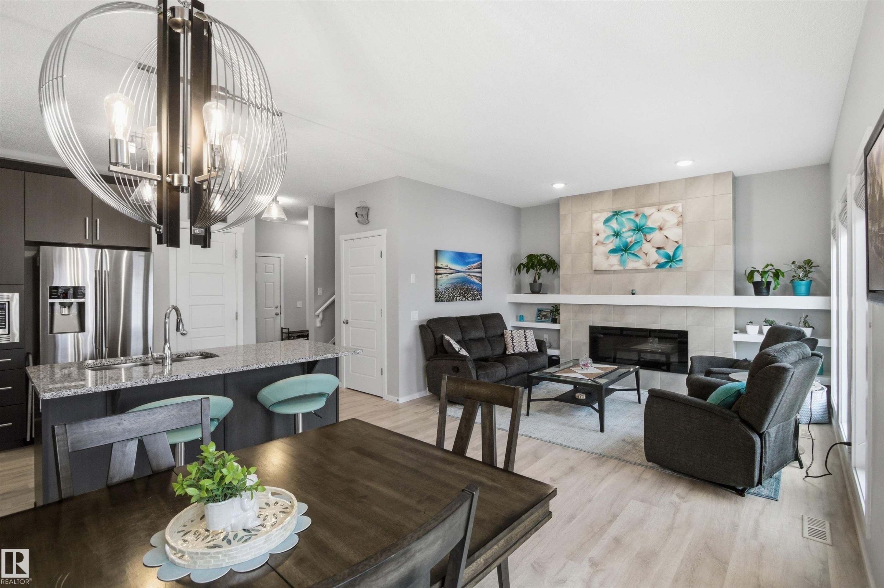 807 Eagleson Link, Edmonton, AB - Indoor Photo Showing Dining Room