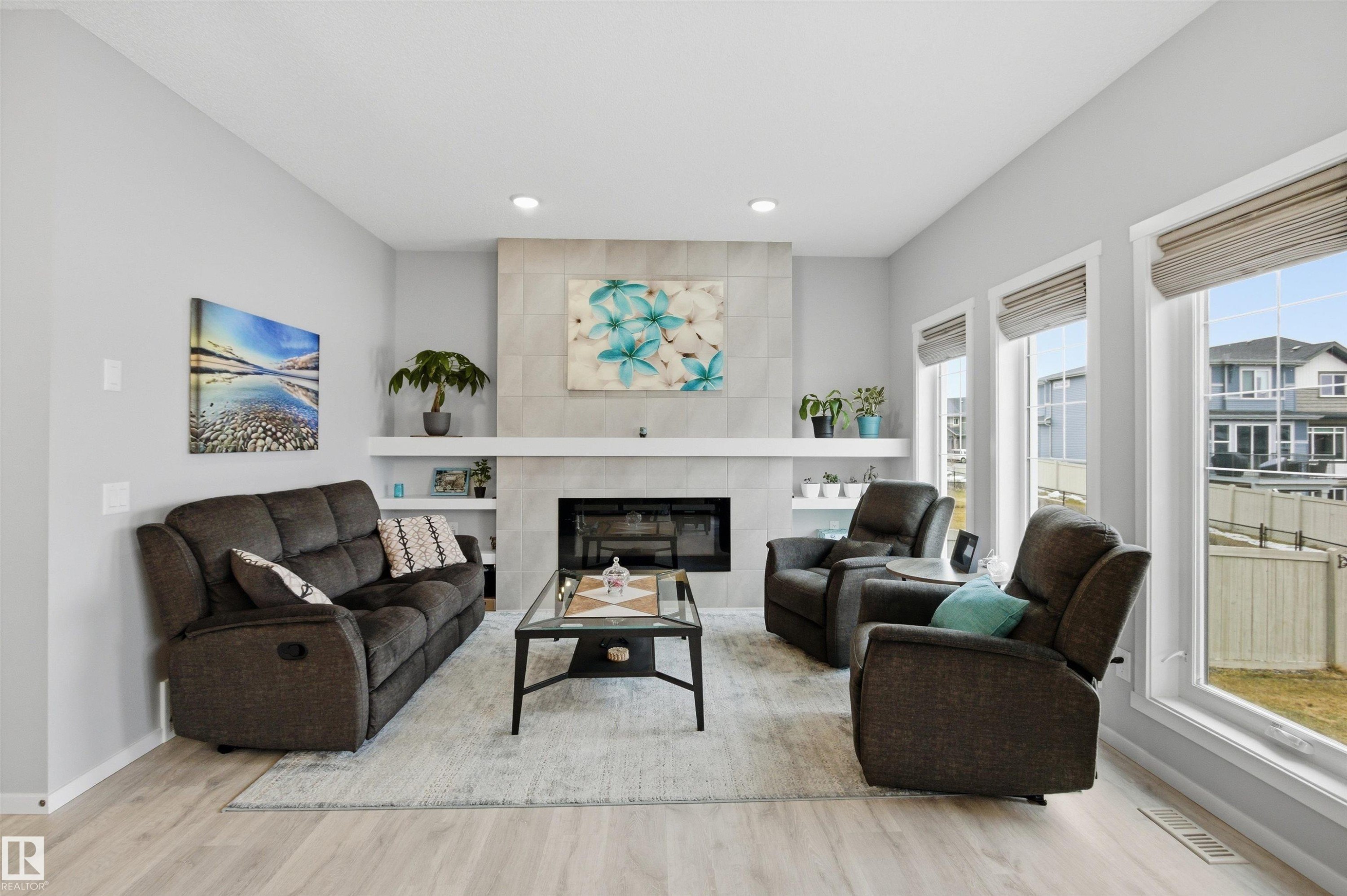 807 Eagleson Link, Edmonton, AB - Indoor Photo Showing Living Room With Fireplace