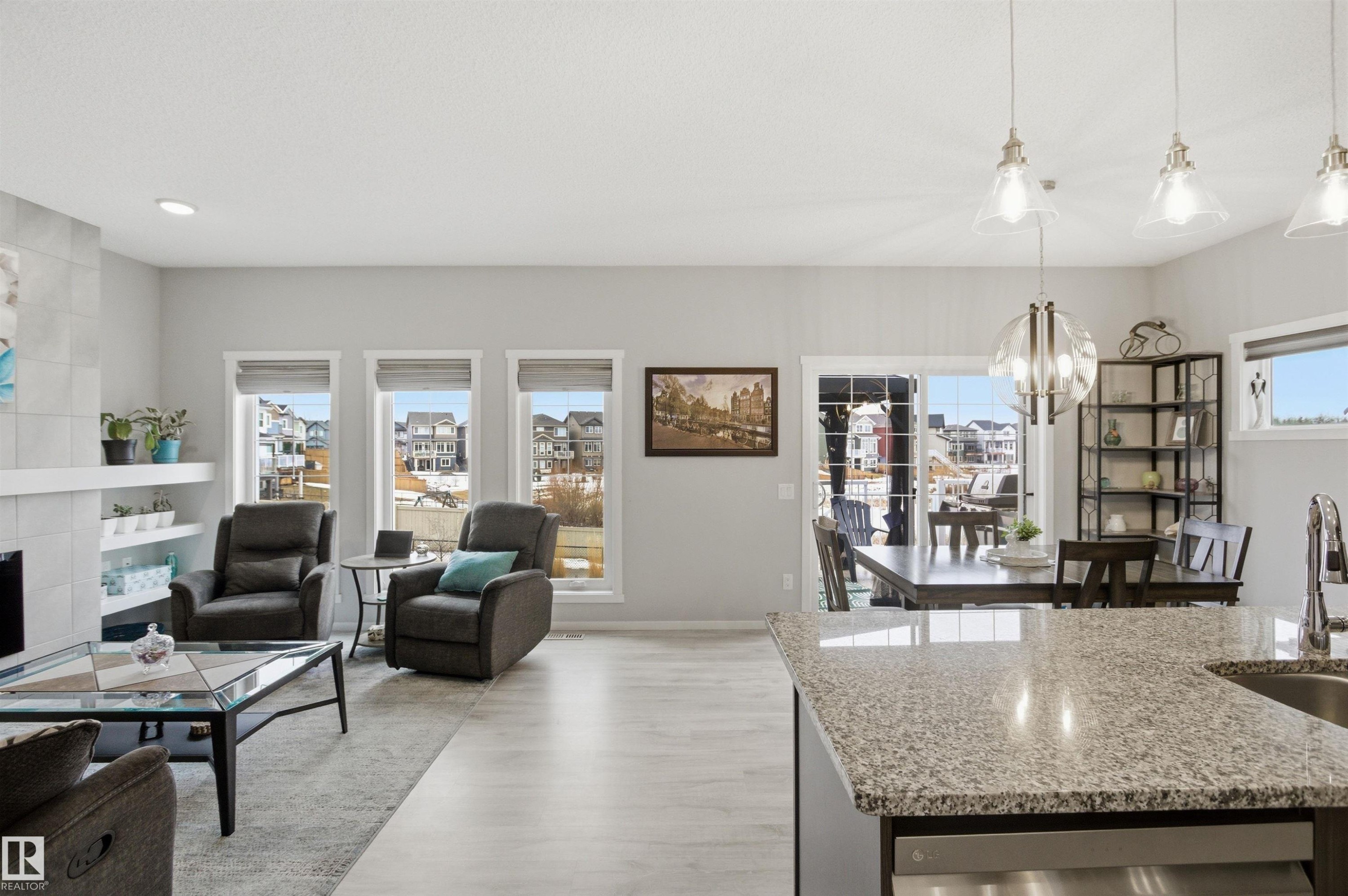 807 Eagleson Link, Edmonton, AB - Indoor