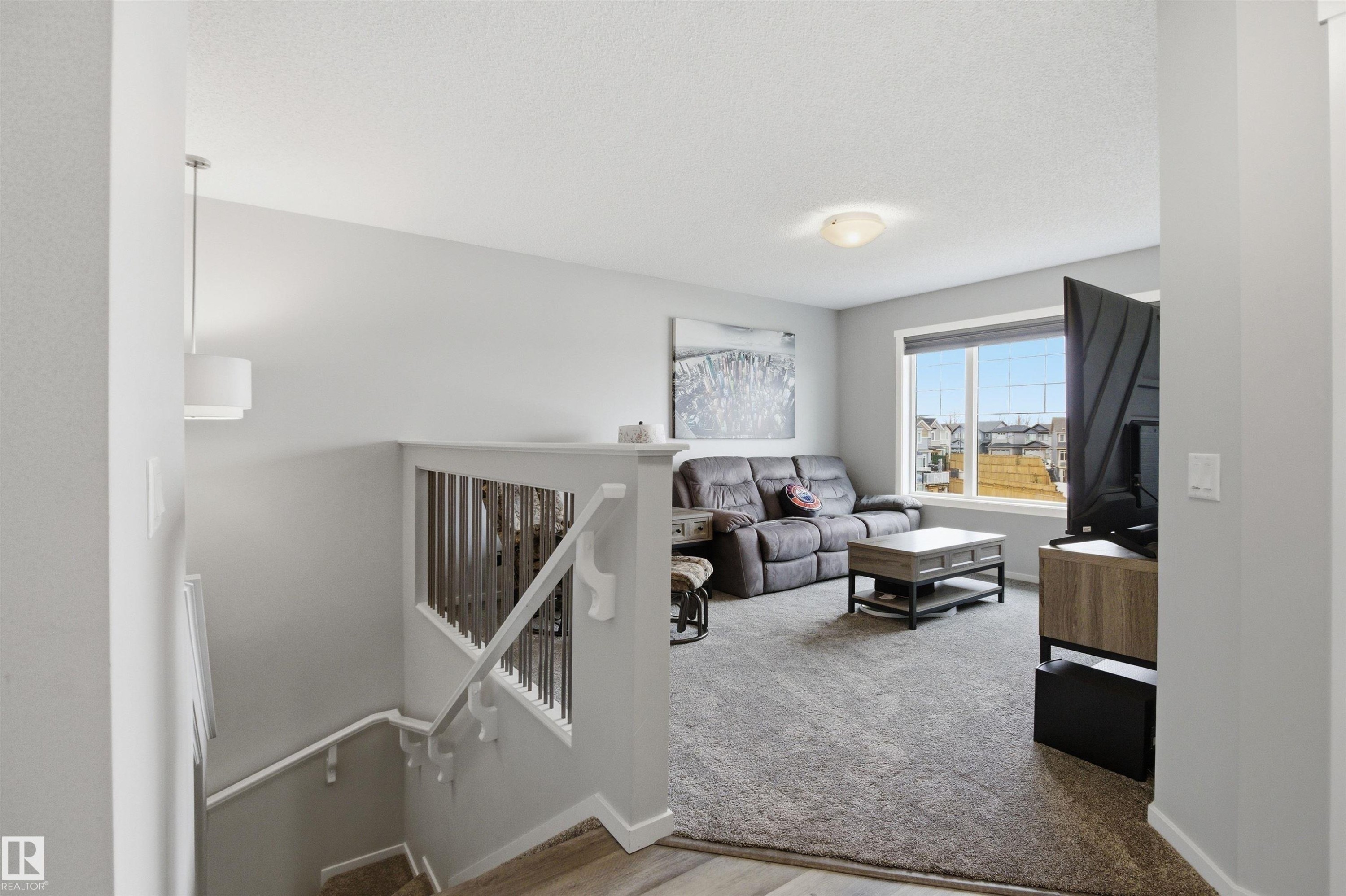 807 Eagleson Link, Edmonton, AB - Indoor