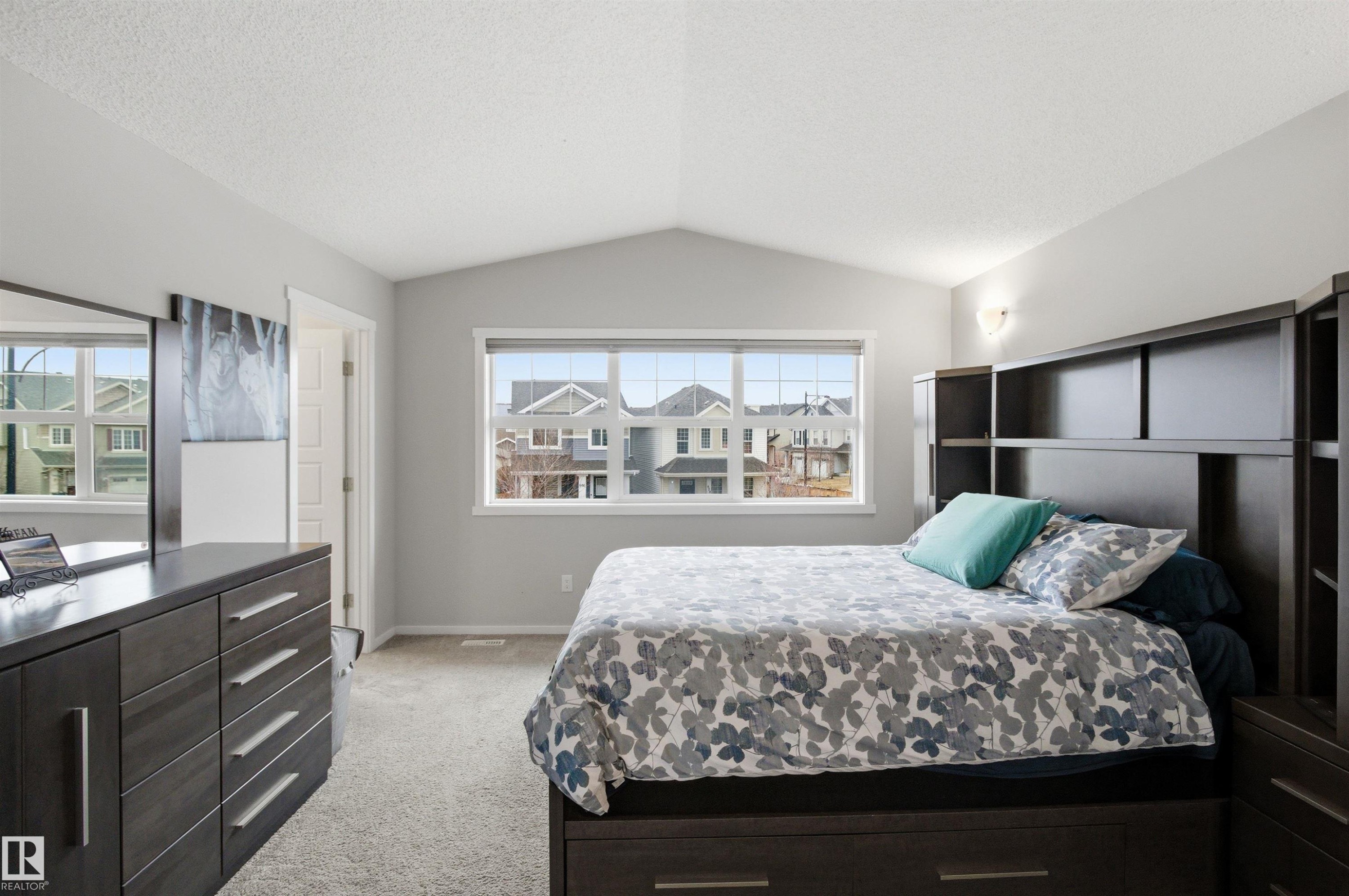 807 Eagleson Link, Edmonton, AB - Indoor Photo Showing Bedroom