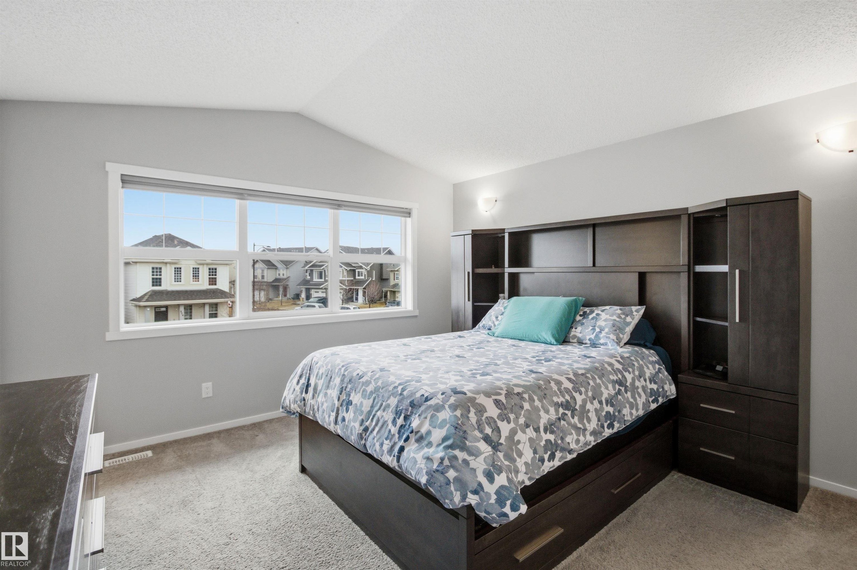 807 Eagleson Link, Edmonton, AB - Indoor Photo Showing Bedroom