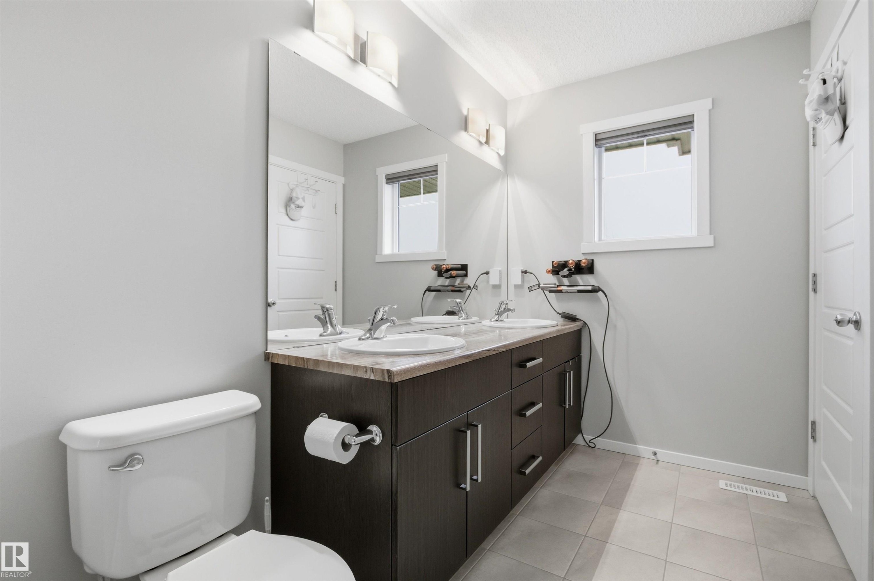807 Eagleson Link, Edmonton, AB - Indoor Photo Showing Bathroom