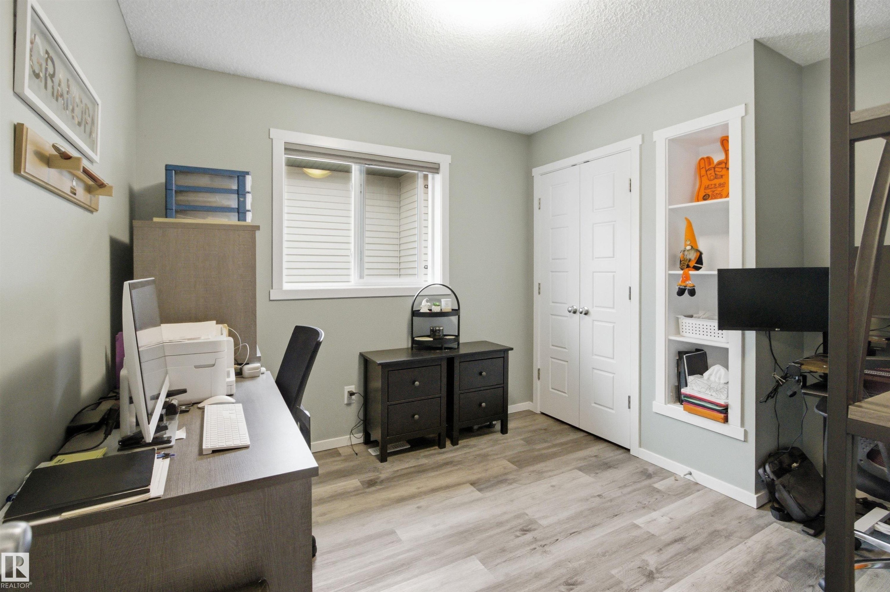 807 Eagleson Link, Edmonton, AB - Indoor Photo Showing Office