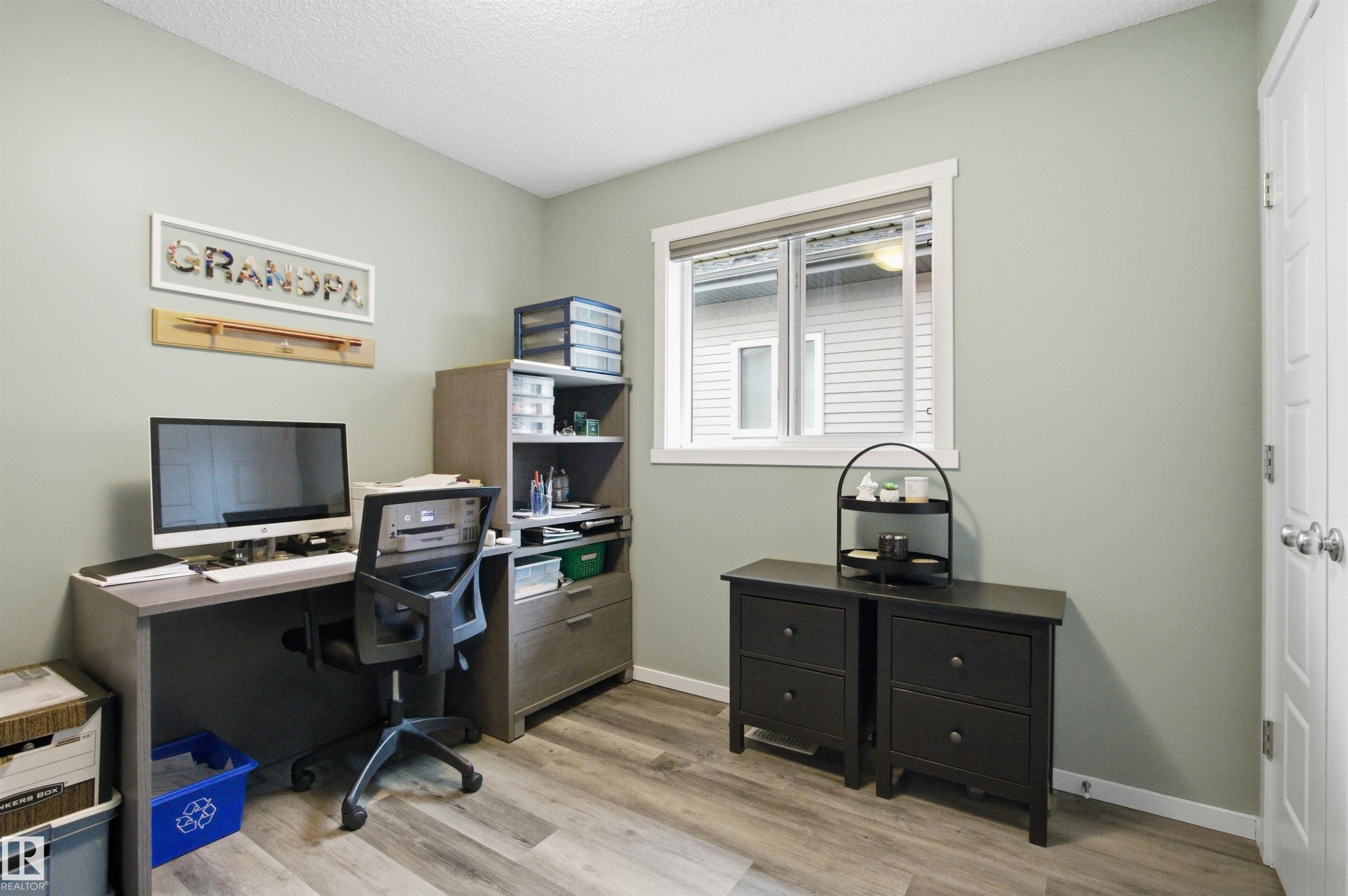 807 Eagleson Link, Edmonton, AB - Indoor Photo Showing Office