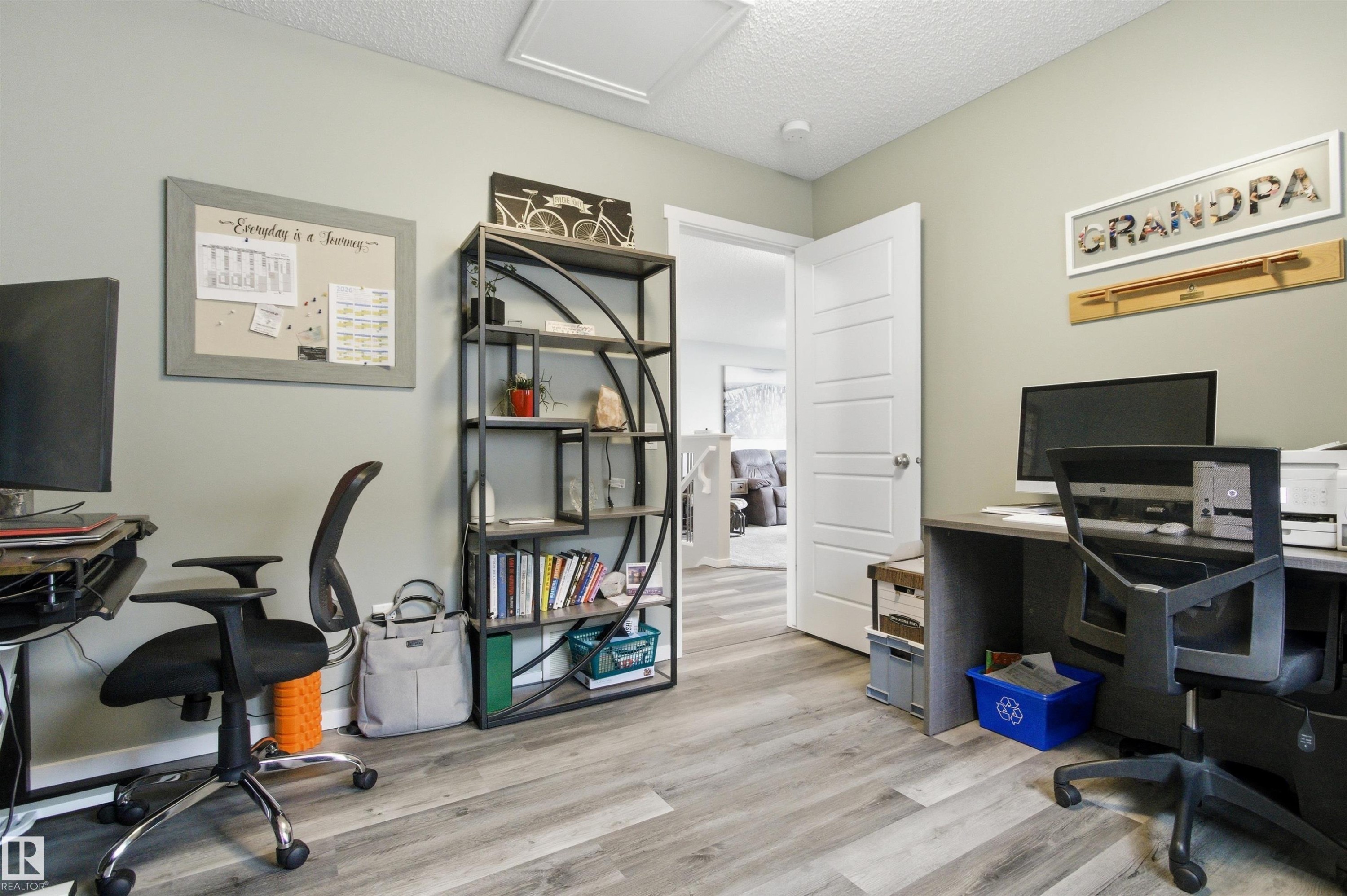 807 Eagleson Link, Edmonton, AB - Indoor Photo Showing Office