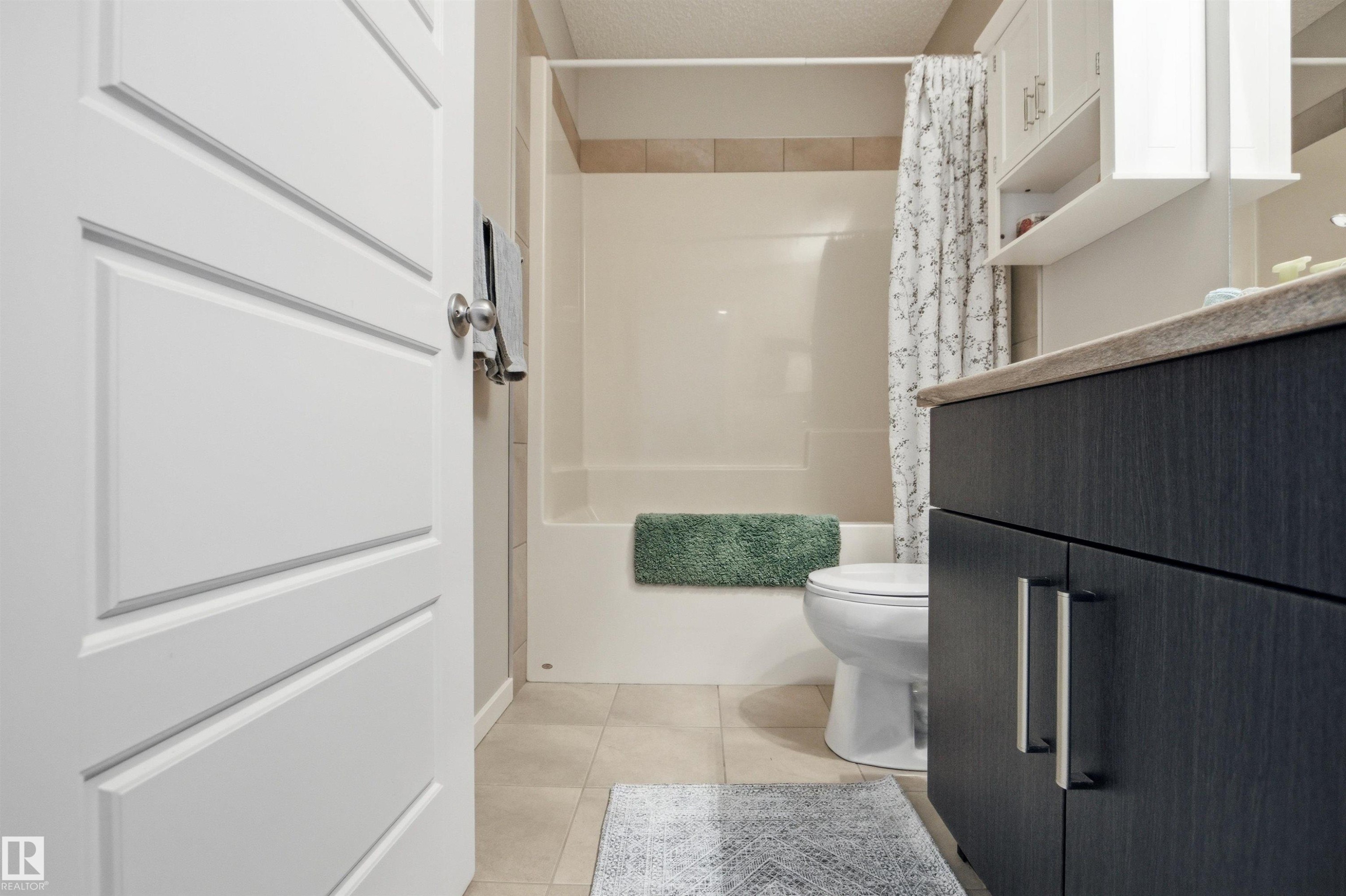 807 Eagleson Link, Edmonton, AB - Indoor Photo Showing Bathroom
