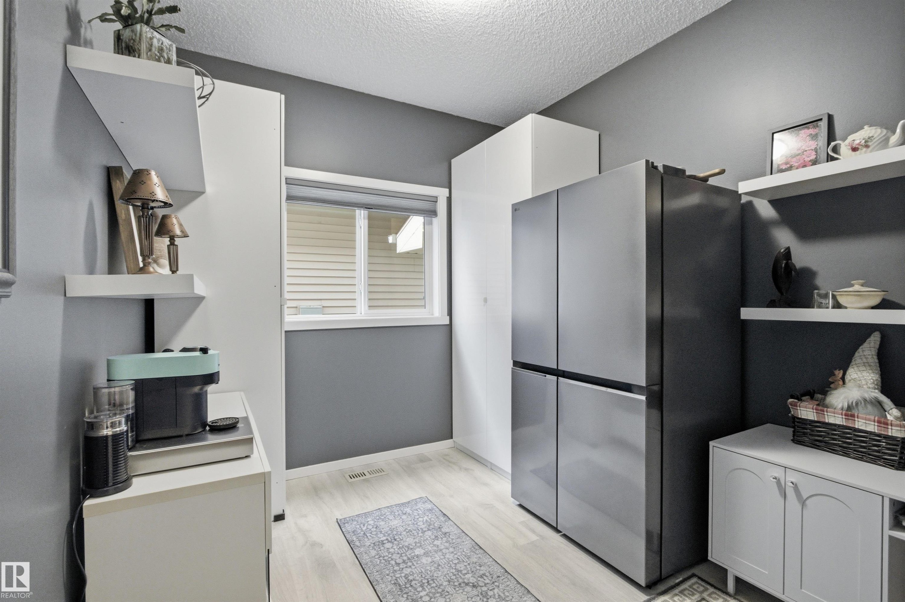 807 Eagleson Link, Edmonton, AB - Indoor