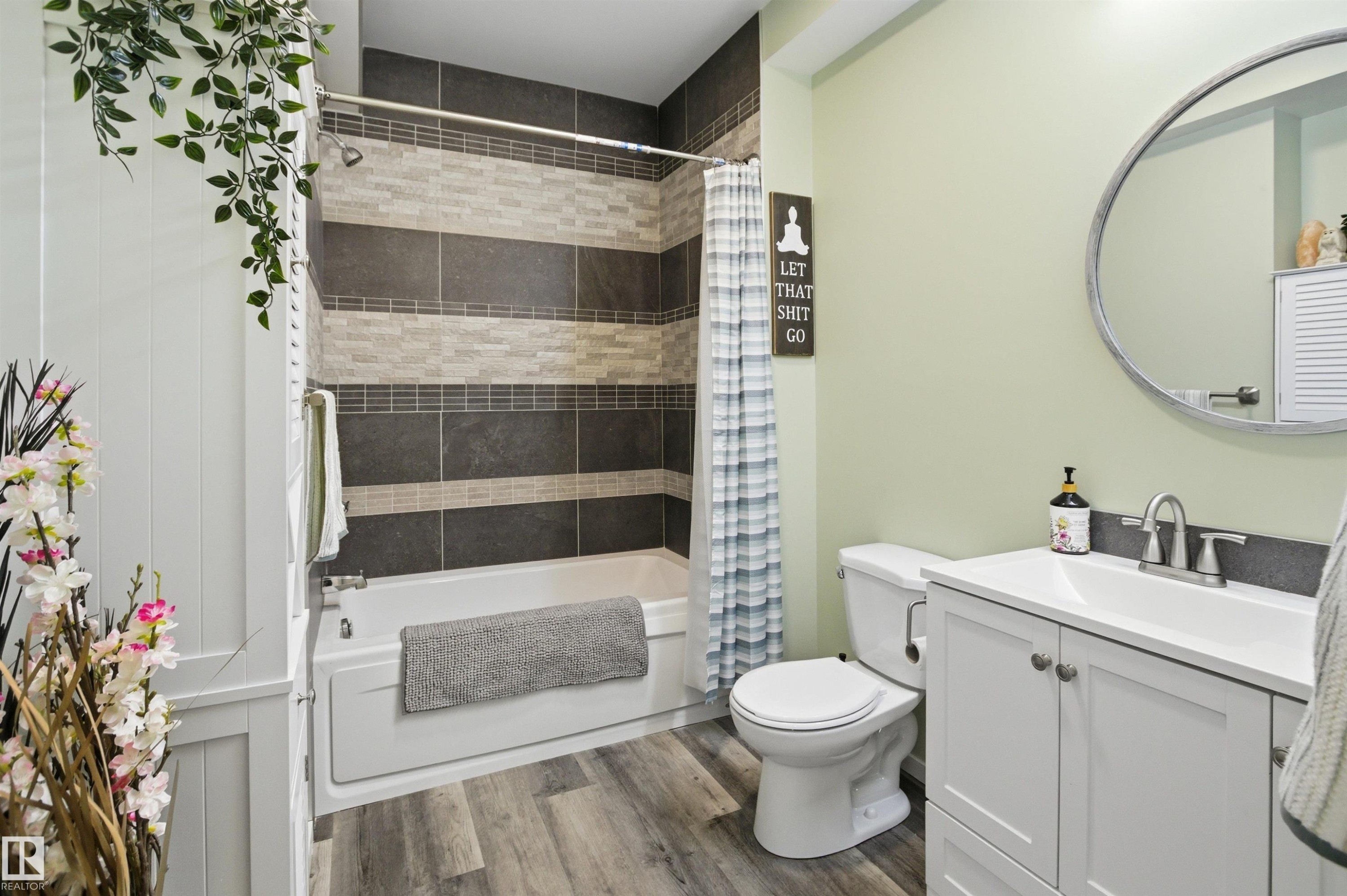 807 Eagleson Link, Edmonton, AB - Indoor Photo Showing Bathroom