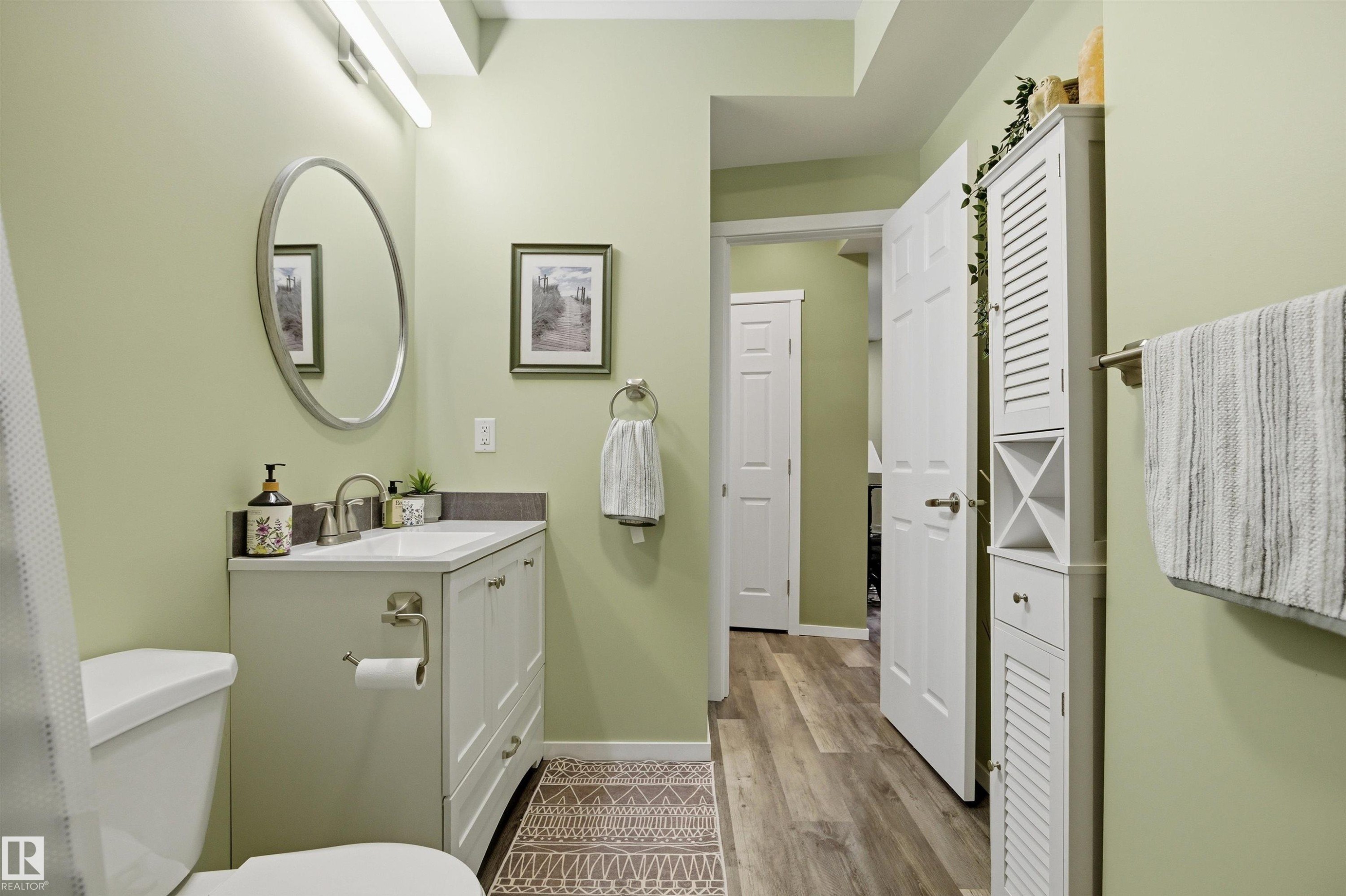 807 Eagleson Link, Edmonton, AB - Indoor Photo Showing Bathroom