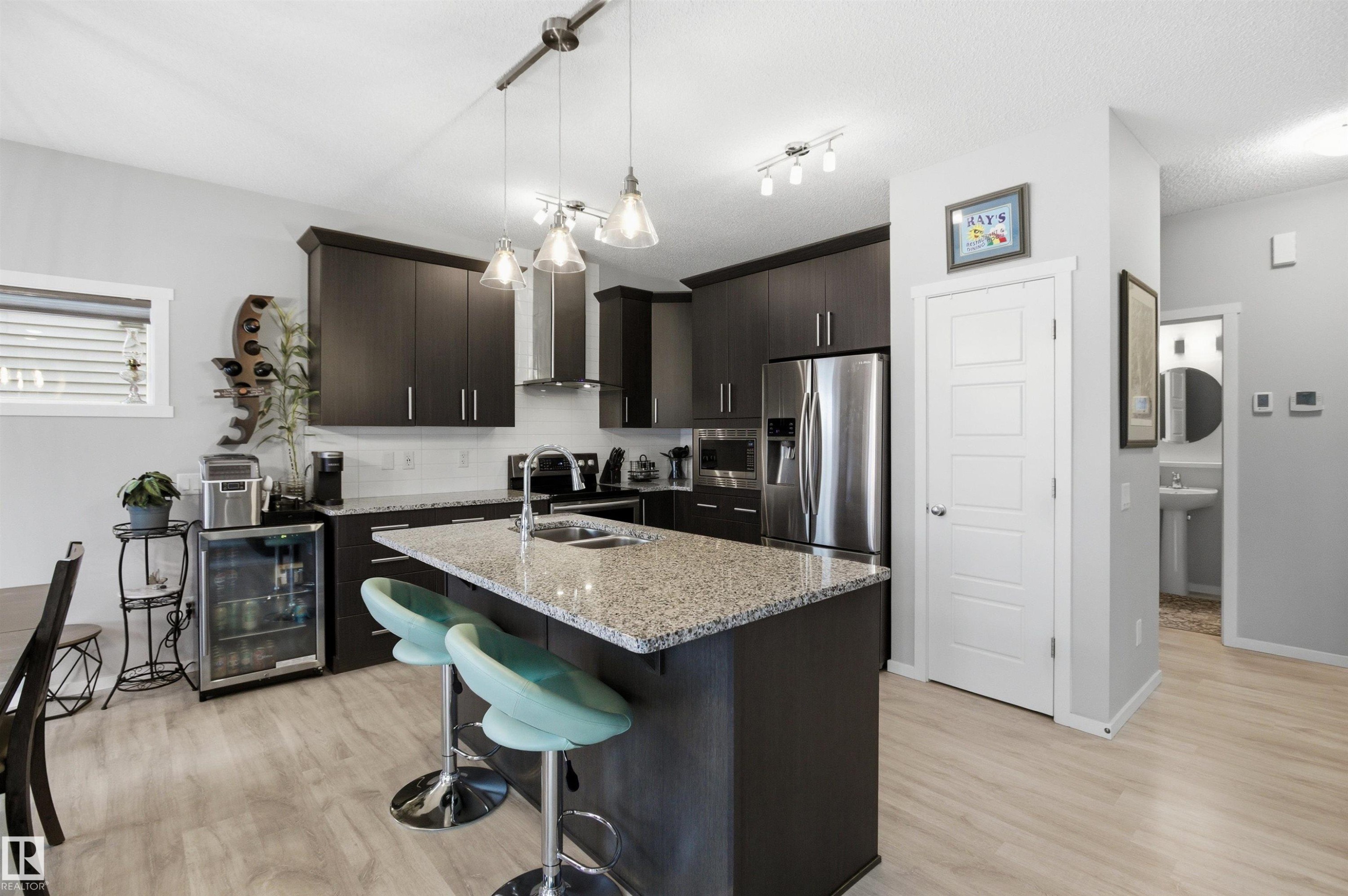 807 Eagleson Link, Edmonton, AB - Indoor Photo Showing Kitchen With Stainless Steel Kitchen With Double Sink