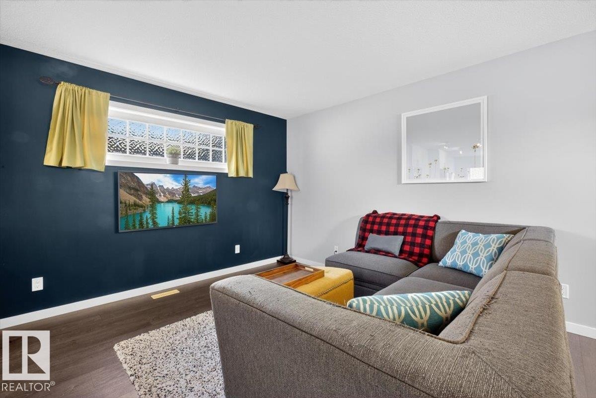 14835 103 Avenue, Edmonton, AB - Indoor Photo Showing Living Room