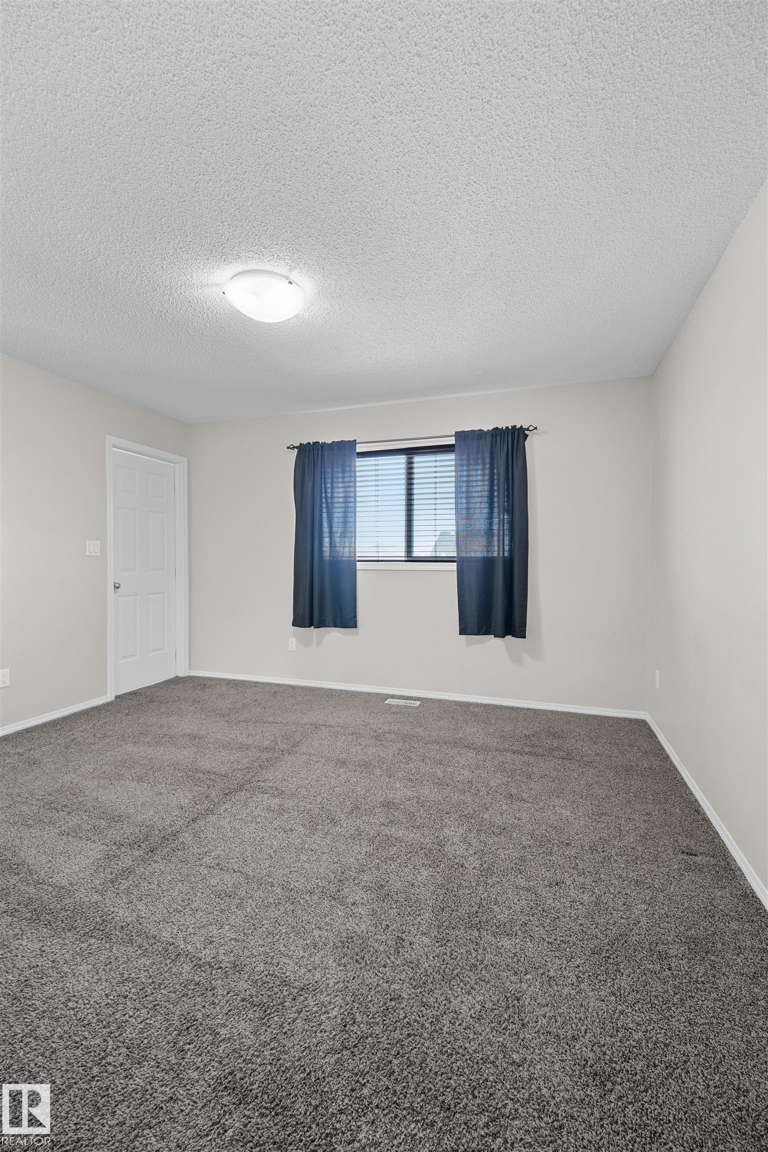 3041 Arthurs Crescent Sw, Edmonton, AB - Indoor Photo Showing Other Room