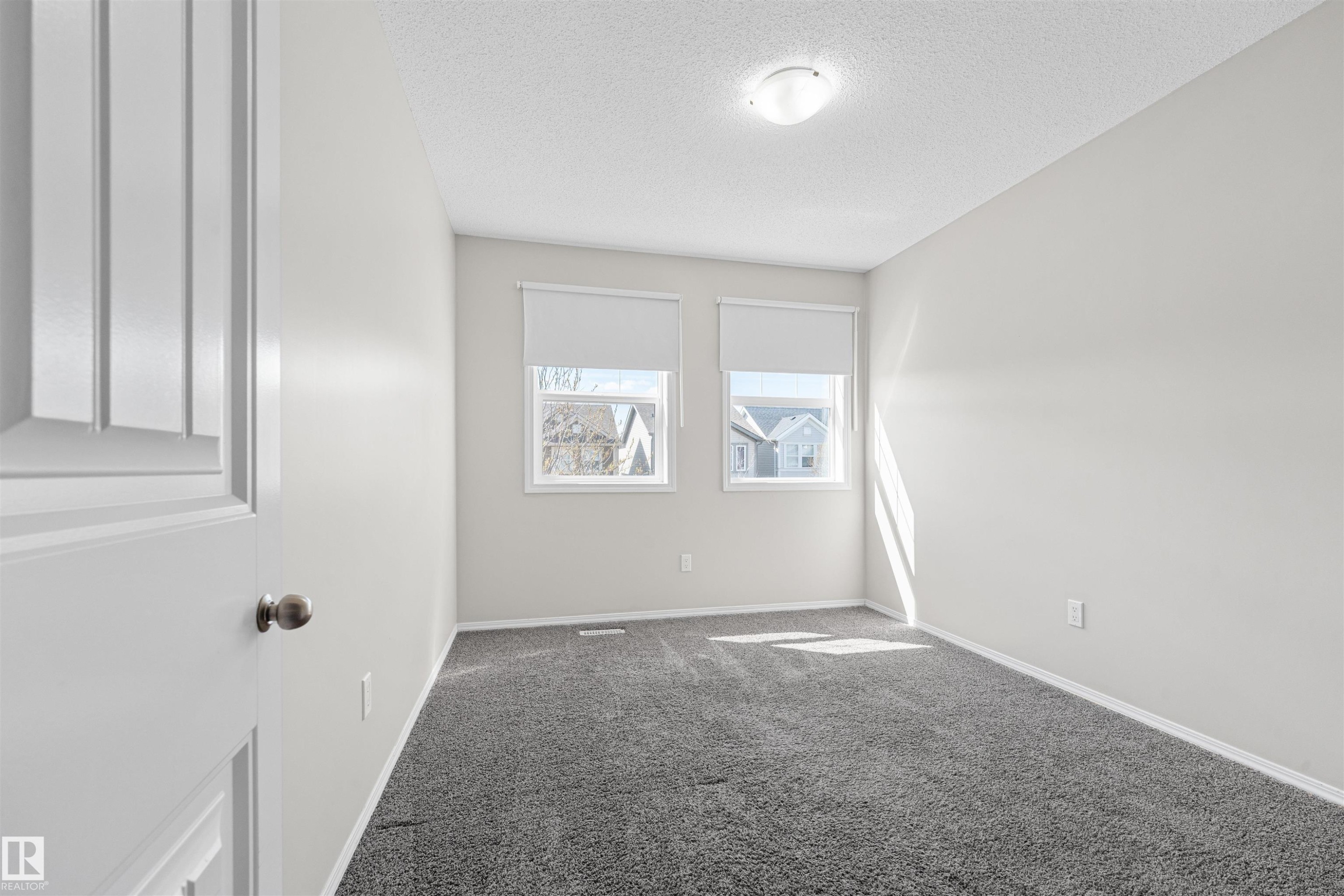 3041 Arthurs Crescent Sw, Edmonton, AB - Indoor Photo Showing Other Room