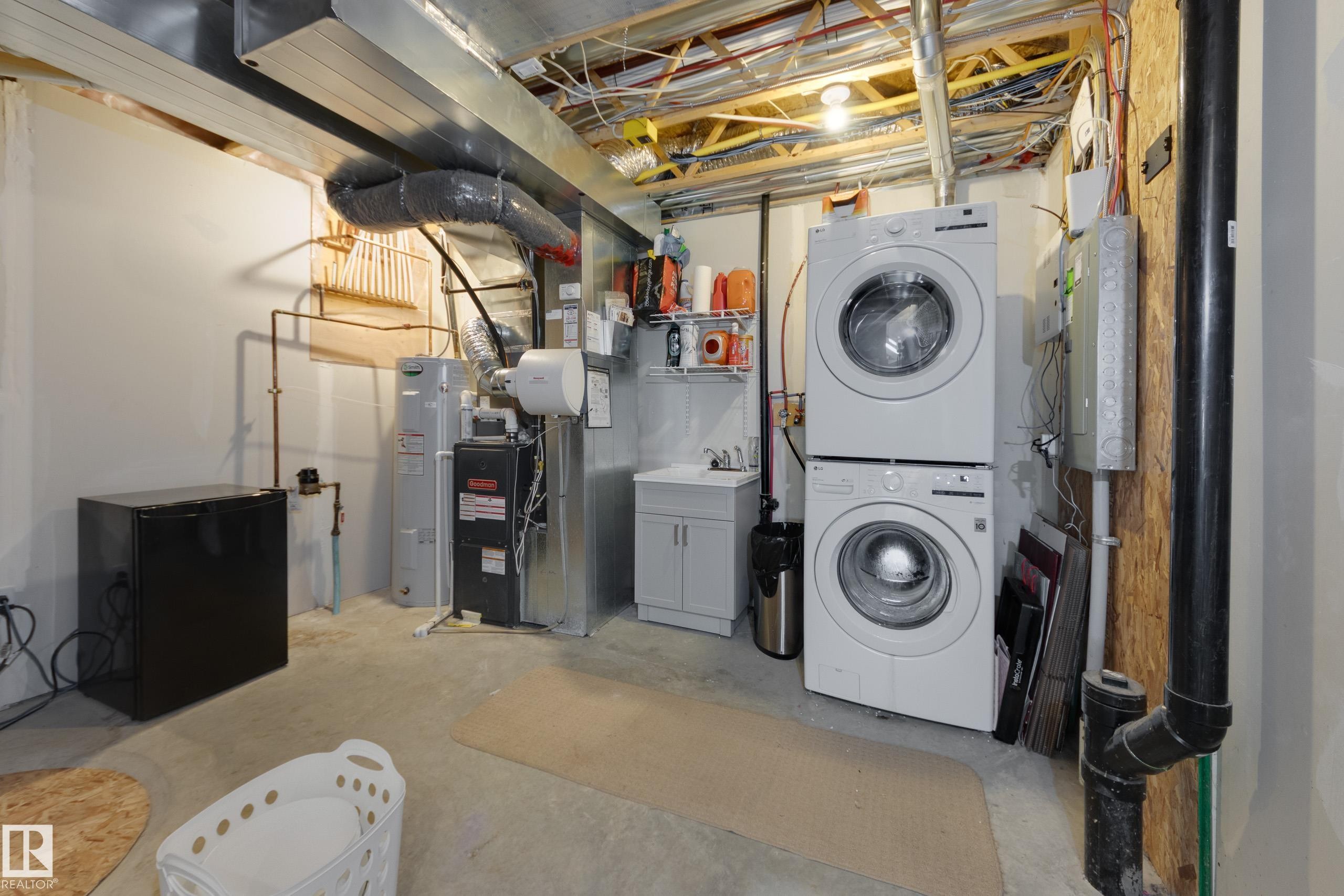 4908 Terwillegar Common, Edmonton, AB - Indoor Photo Showing Laundry Room