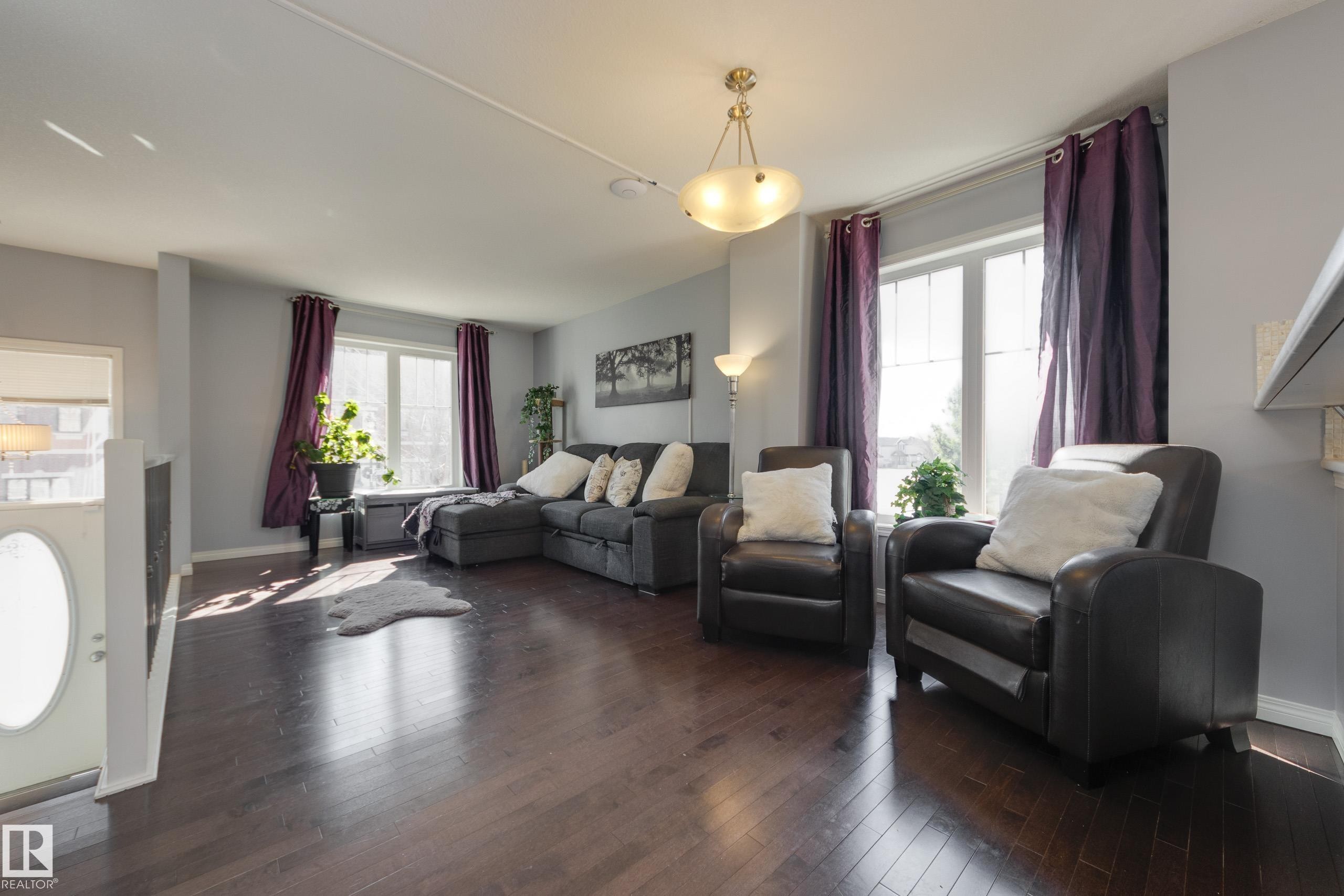 4908 Terwillegar Common, Edmonton, AB - Indoor Photo Showing Living Room