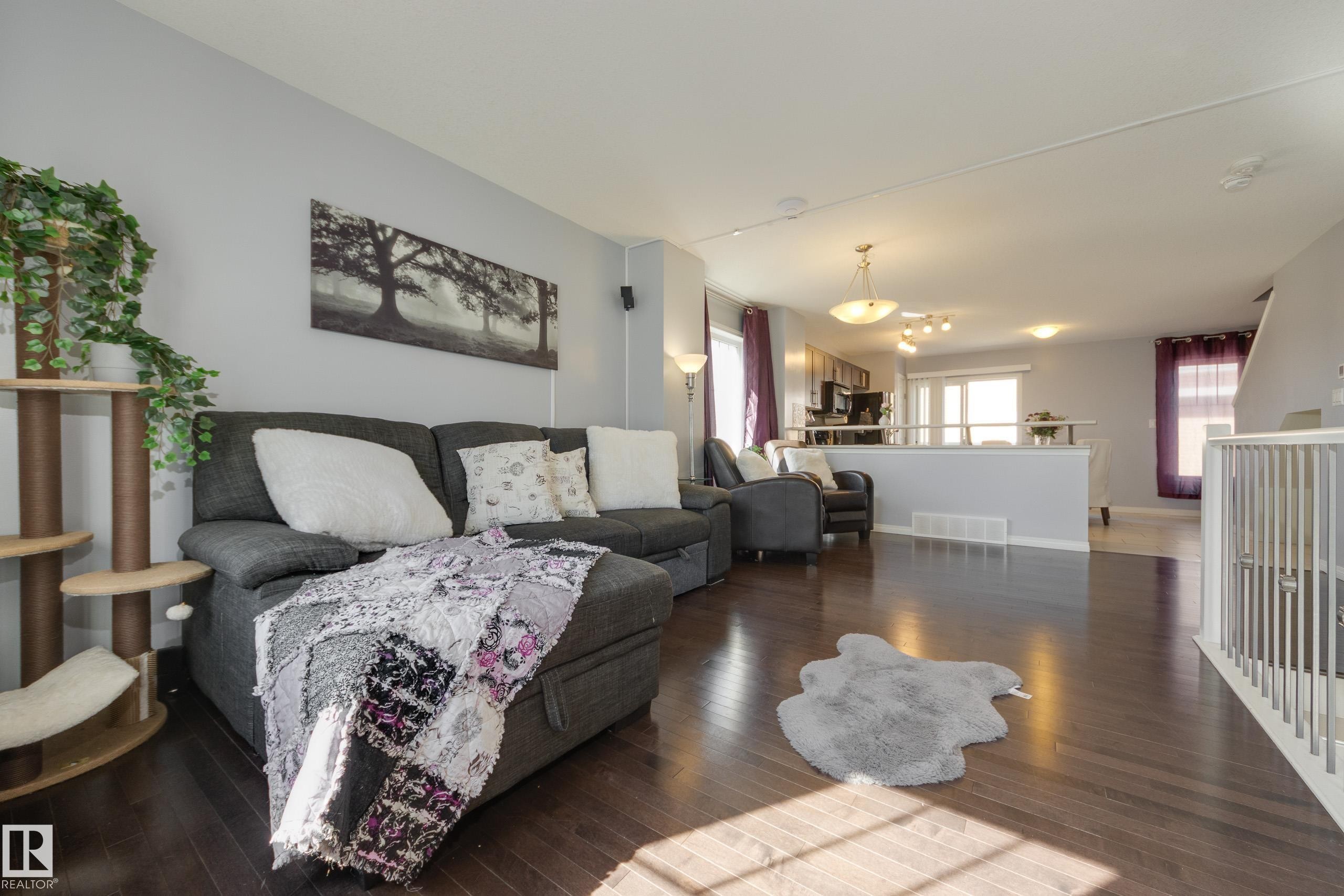 4908 Terwillegar Common, Edmonton, AB - Indoor Photo Showing Living Room