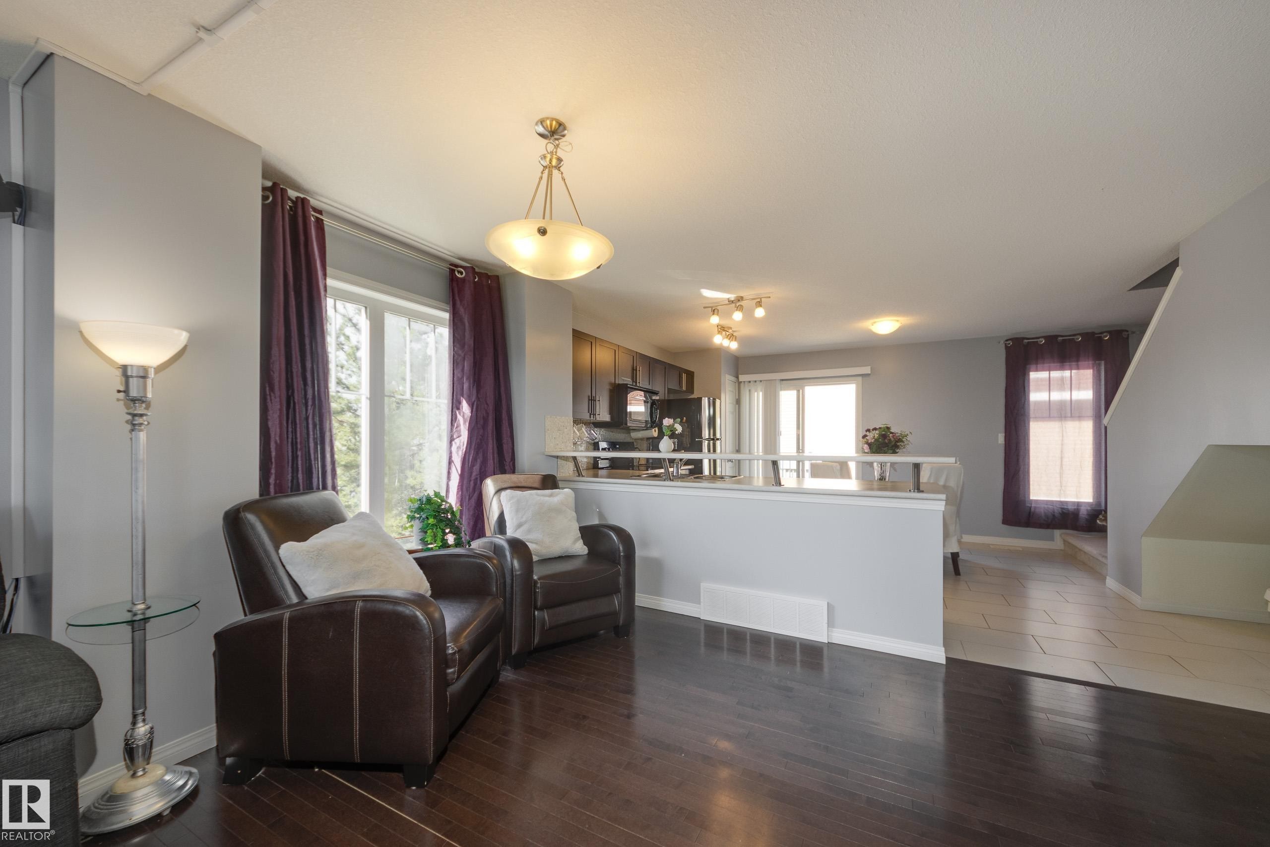 4908 Terwillegar Common, Edmonton, AB - Indoor Photo Showing Living Room