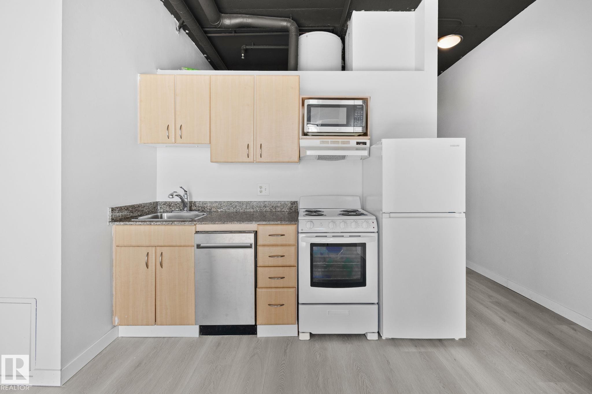 1312 10024 Jasper Avenue Nw, Edmonton, AB - Indoor Photo Showing Kitchen