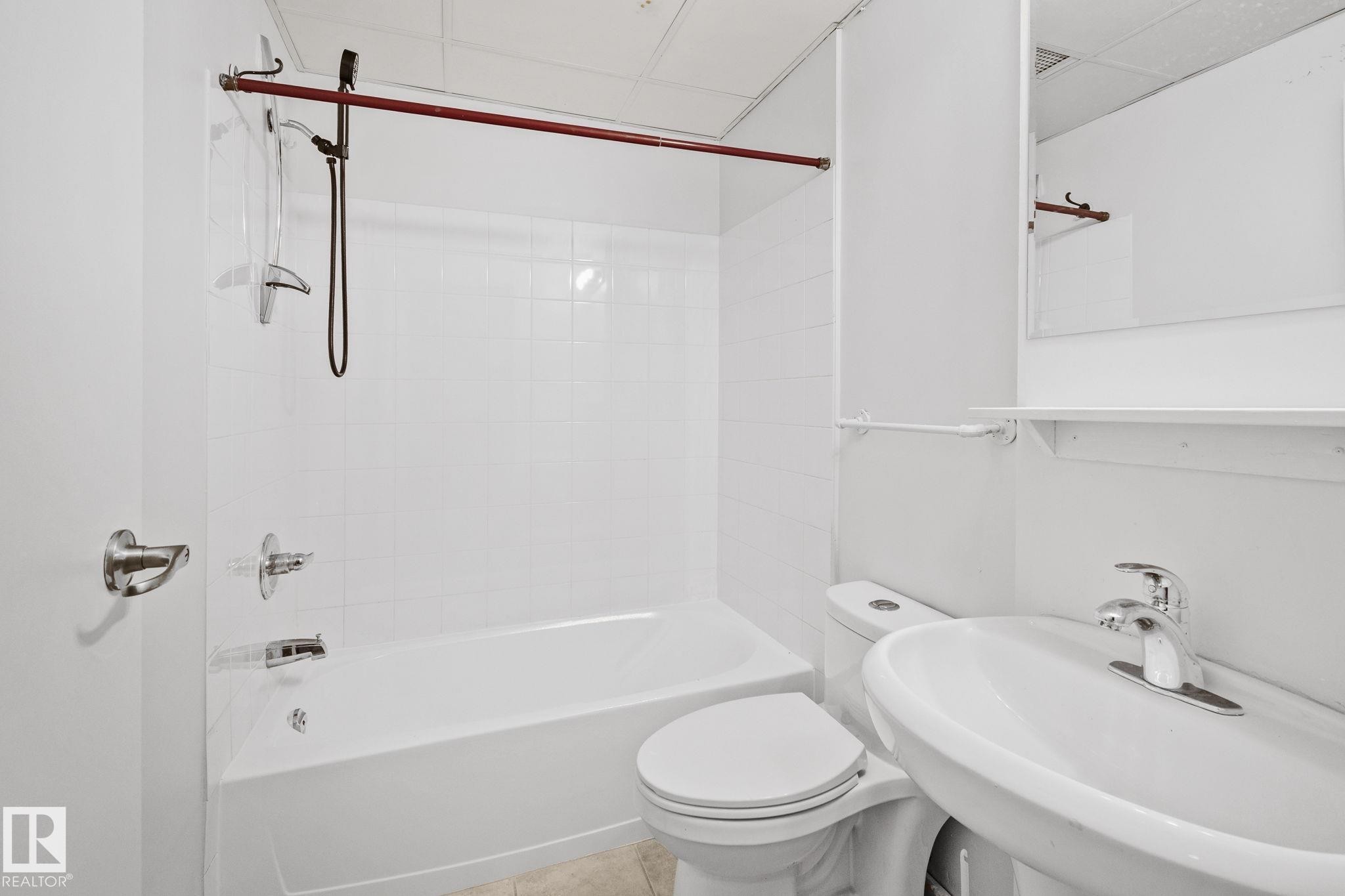 1312 10024 Jasper Avenue Nw, Edmonton, AB - Indoor Photo Showing Bathroom