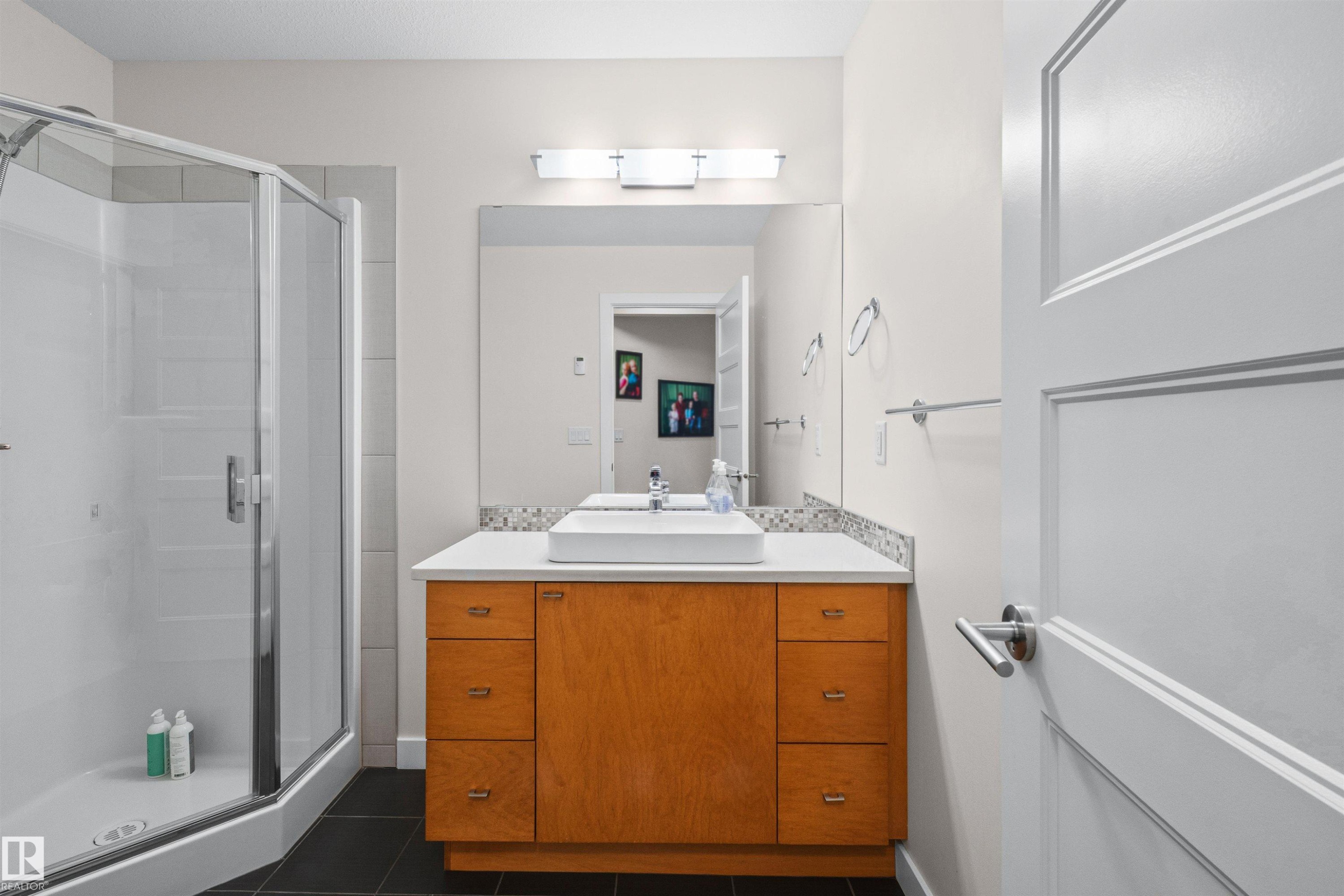 8839 93 Street, Edmonton, AB - Indoor Photo Showing Bathroom