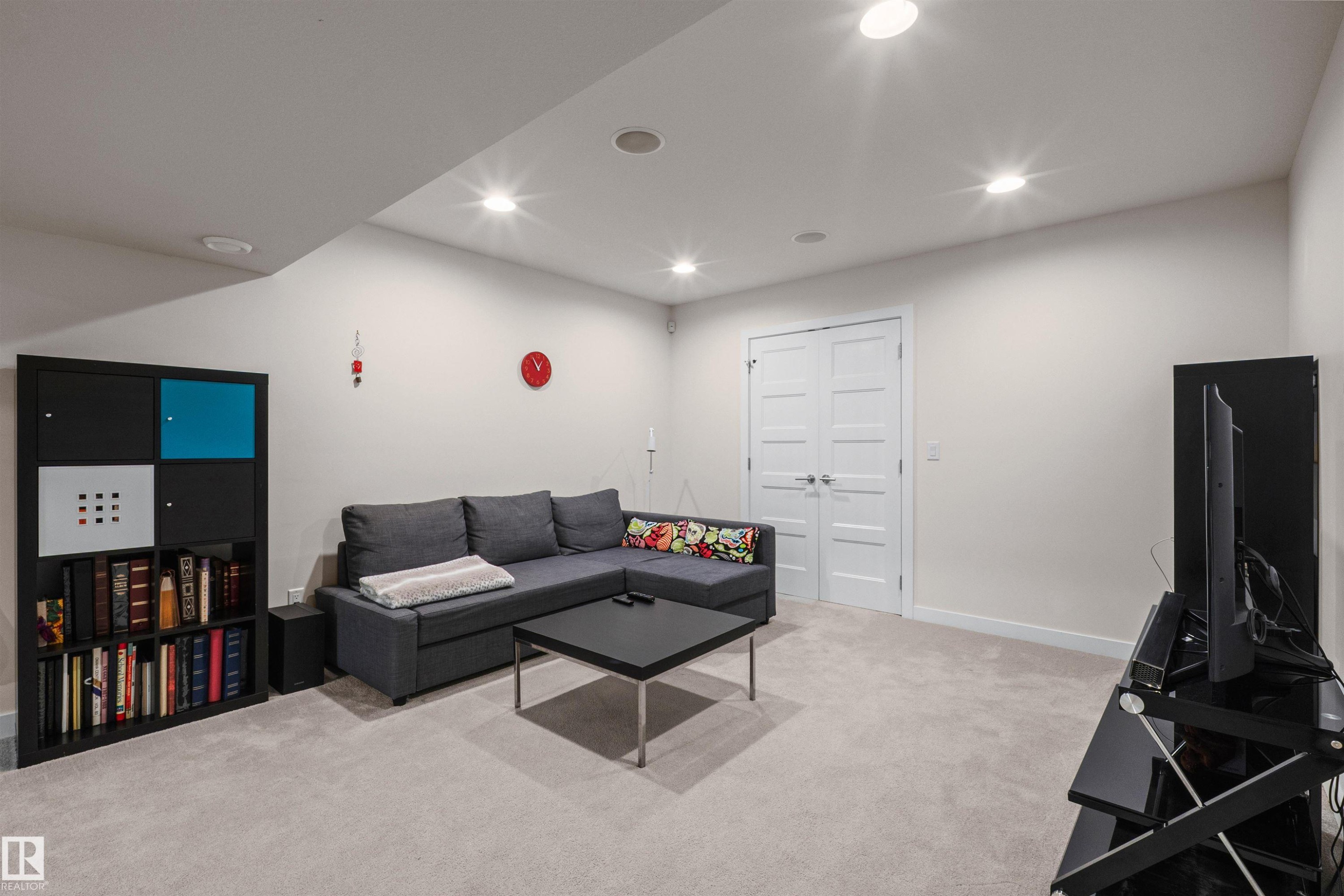 8839 93 Street, Edmonton, AB - Indoor