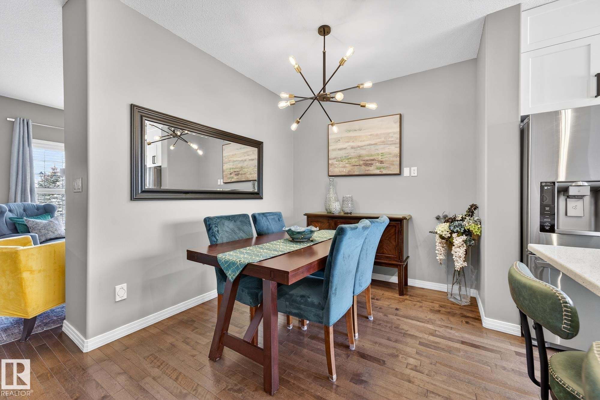 11 4367 Veterans Way, Edmonton, AB - Indoor Photo Showing Dining Room