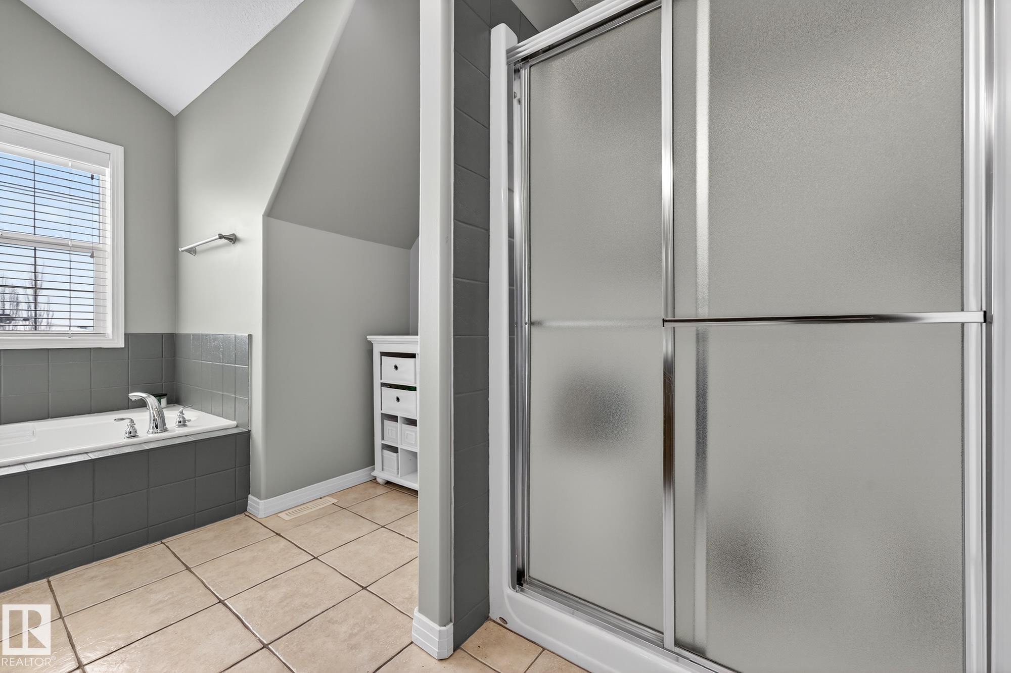 11 4367 Veterans Way, Edmonton, AB - Indoor Photo Showing Bathroom