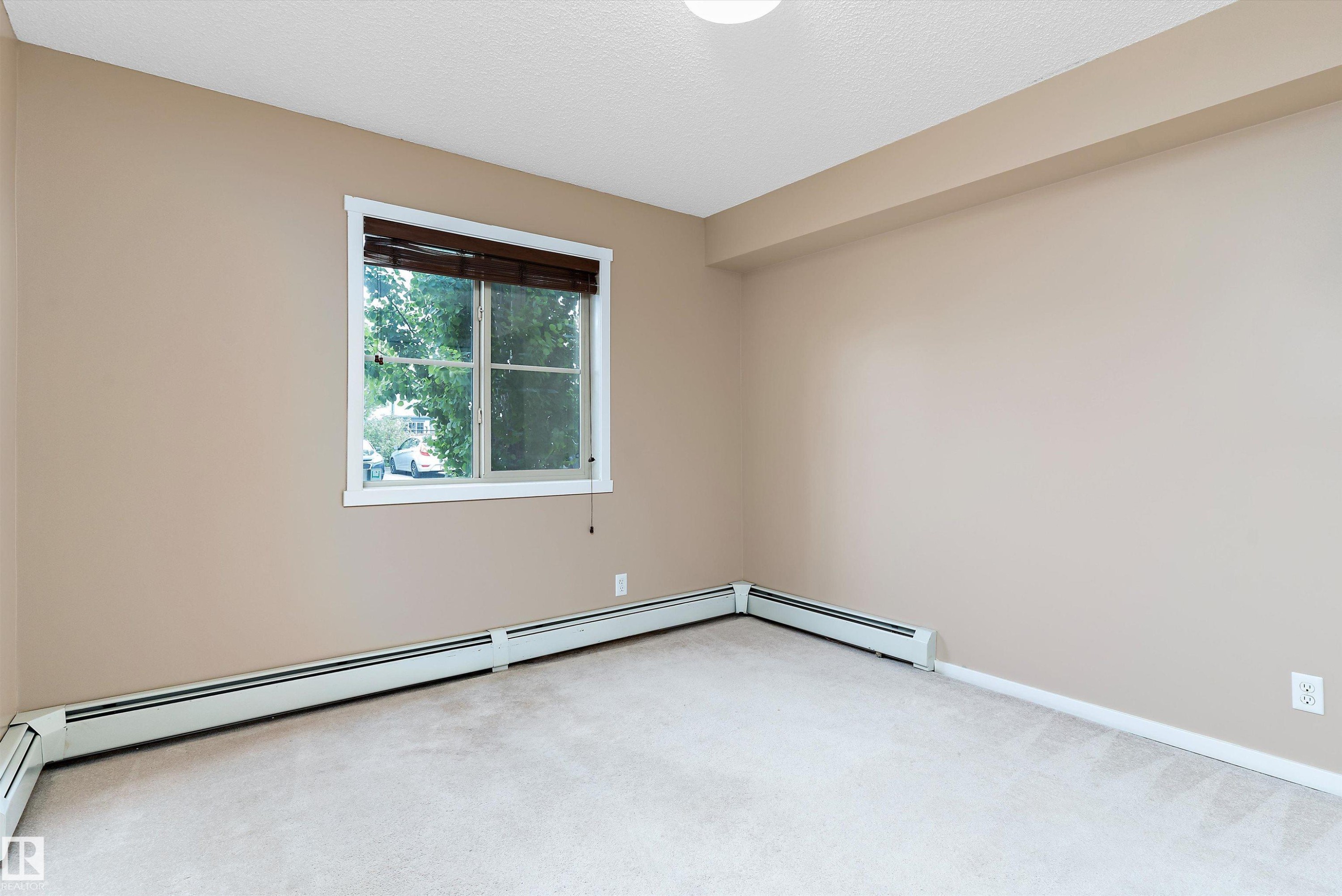 105 111 Watt Common, Edmonton, AB - Indoor Photo Showing Other Room