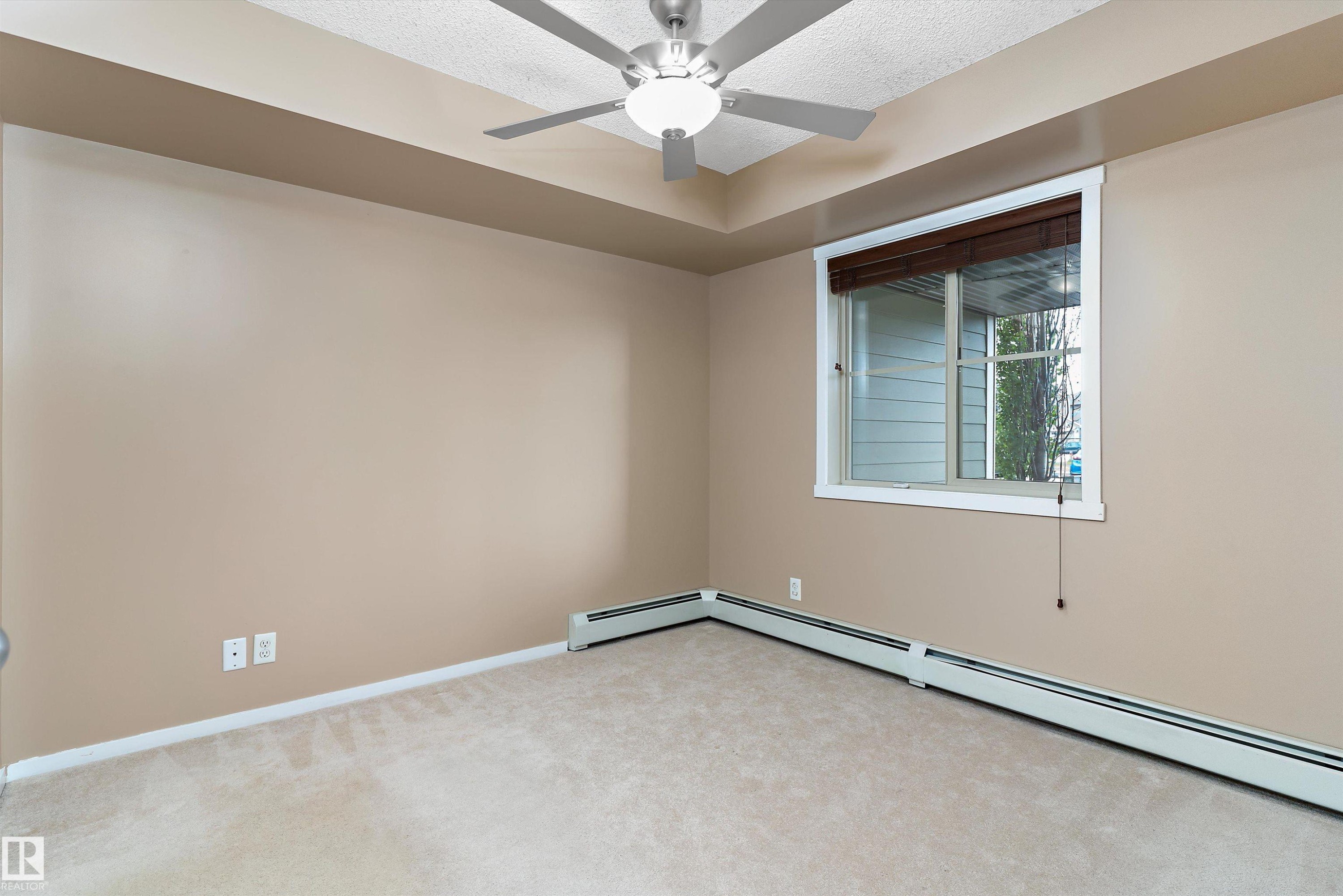105 111 Watt Common, Edmonton, AB - Indoor Photo Showing Other Room
