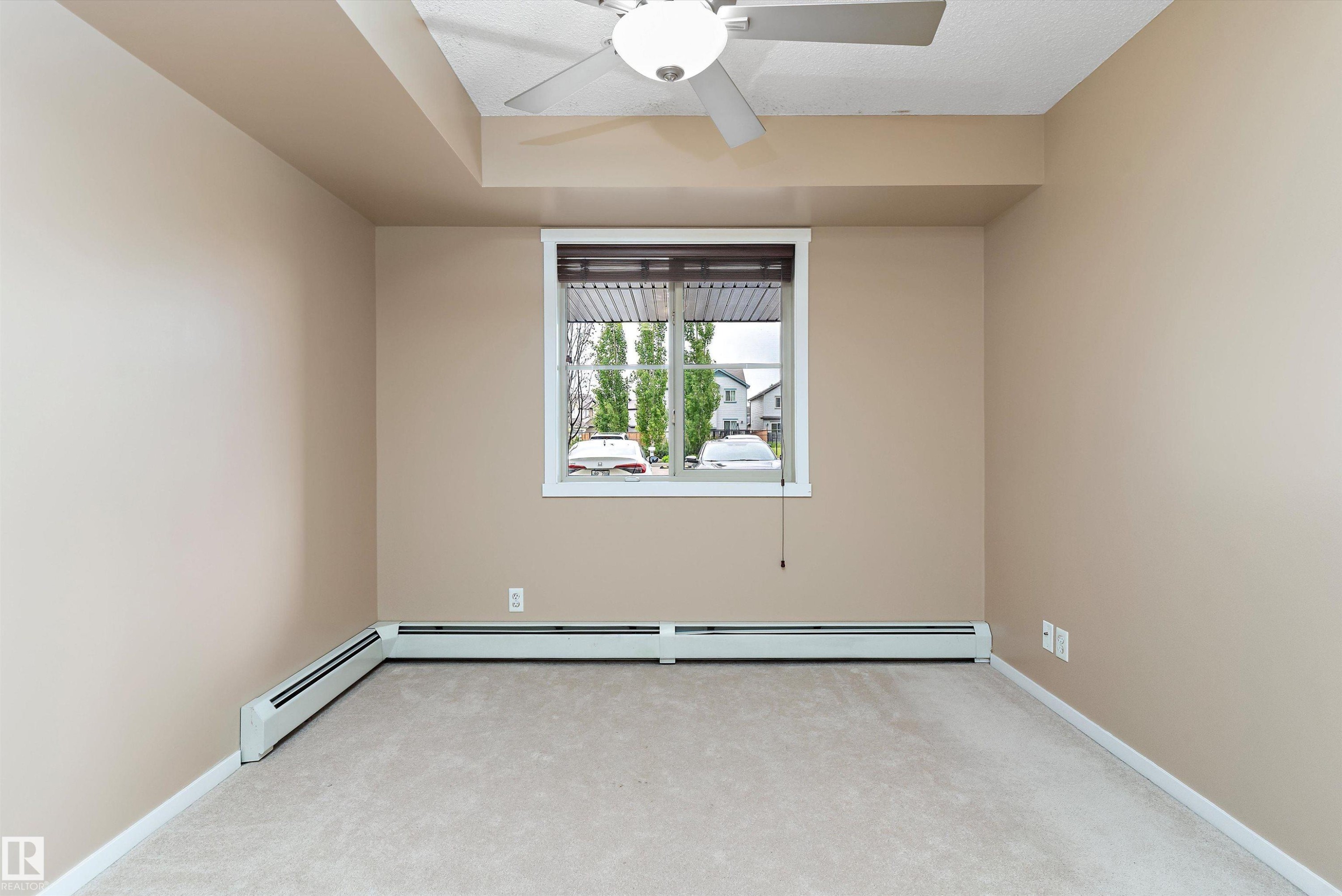 105 111 Watt Common, Edmonton, AB - Indoor Photo Showing Other Room