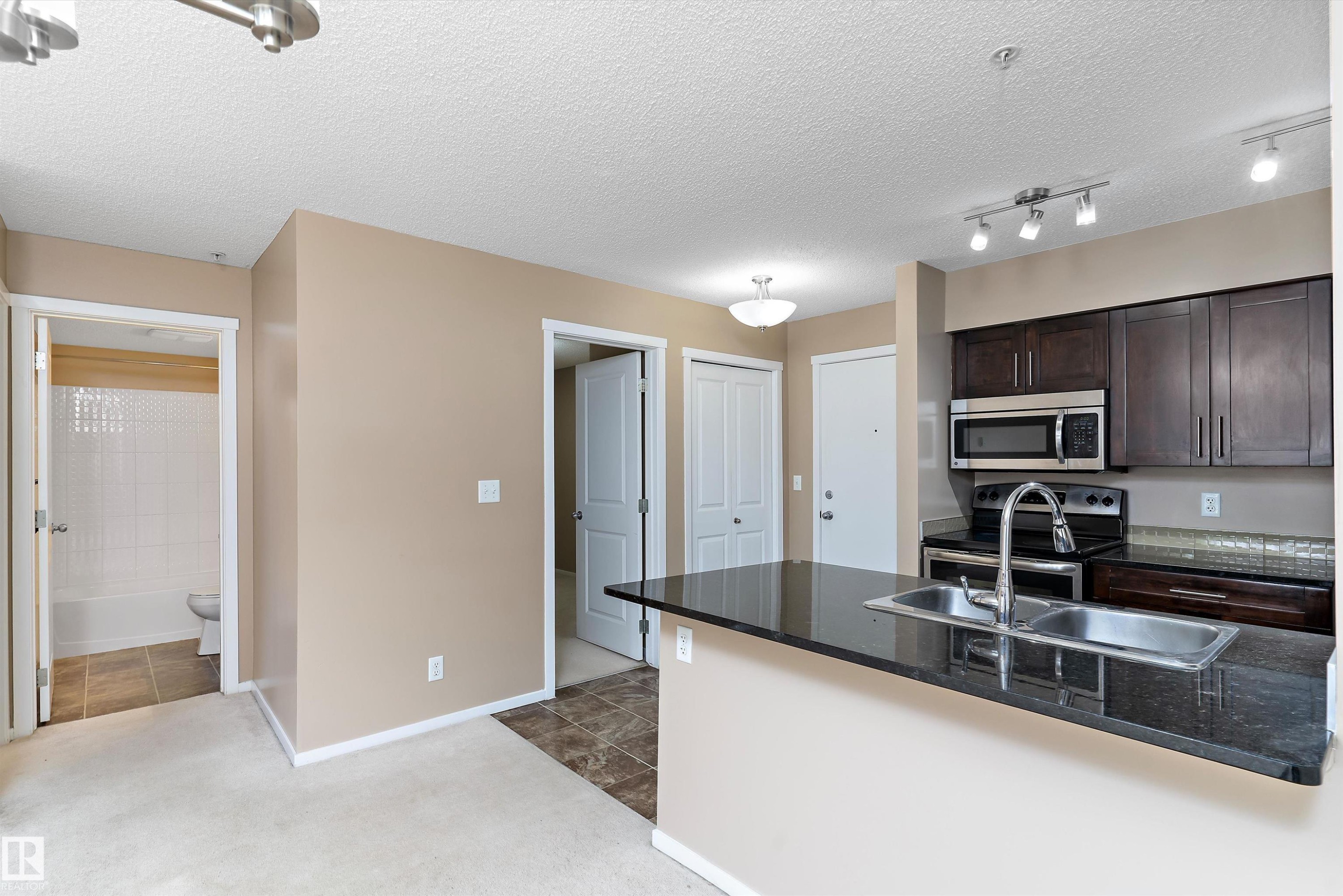 105 111 Watt Common, Edmonton, AB - Indoor Photo Showing Kitchen With Double Sink