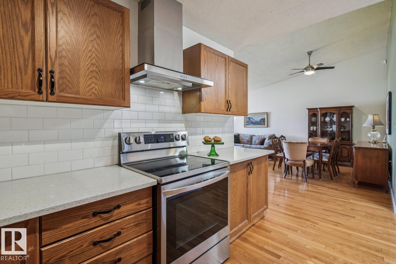 7531 137A Avenue, Edmonton, AB - Indoor Photo Showing Kitchen
