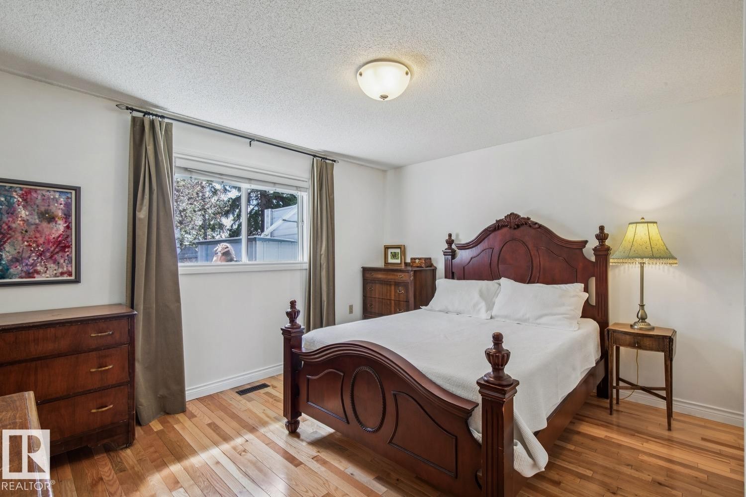 7531 137A Avenue, Edmonton, AB - Indoor Photo Showing Bedroom