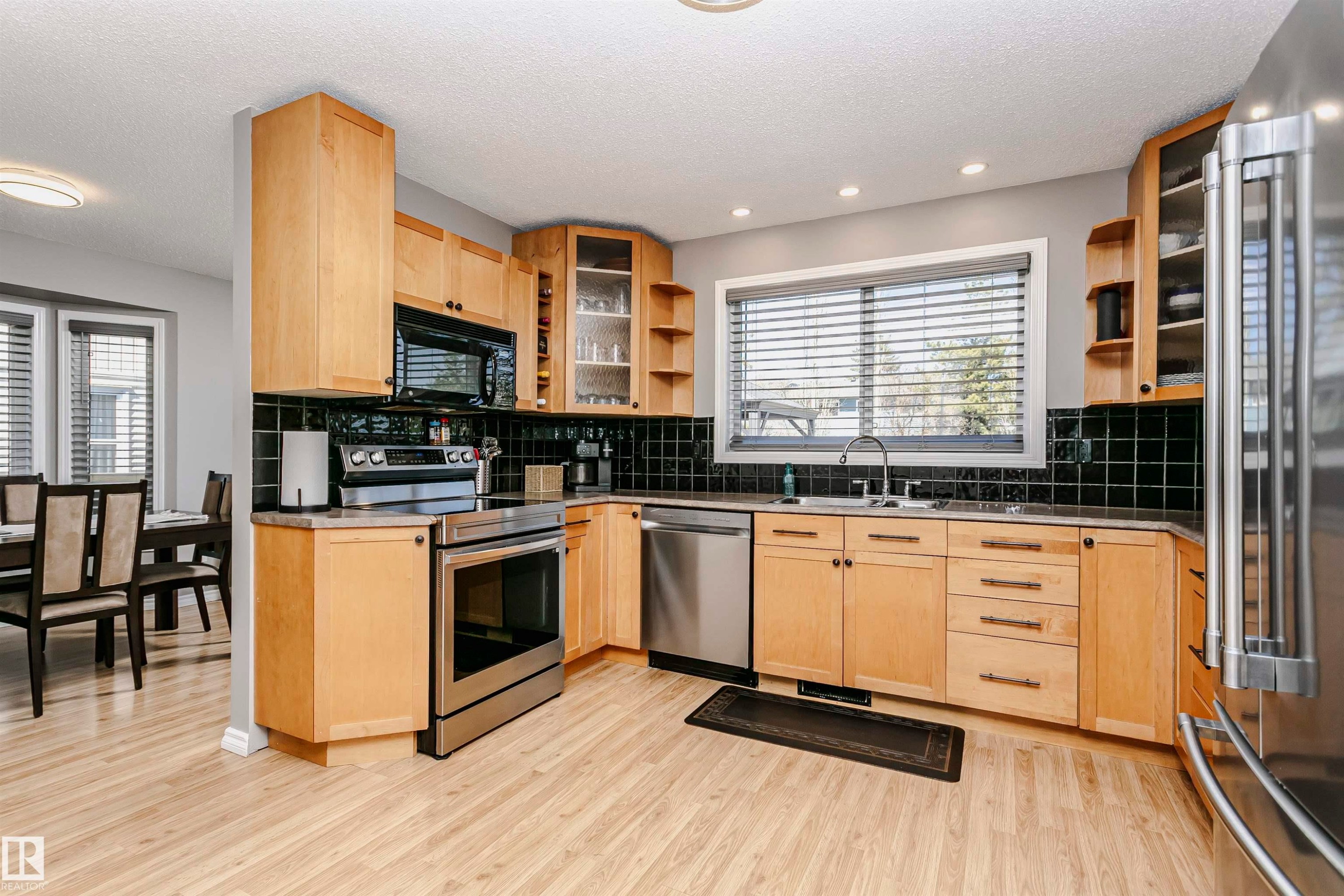 1044 106 Street, Edmonton, AB - Indoor Photo Showing Kitchen