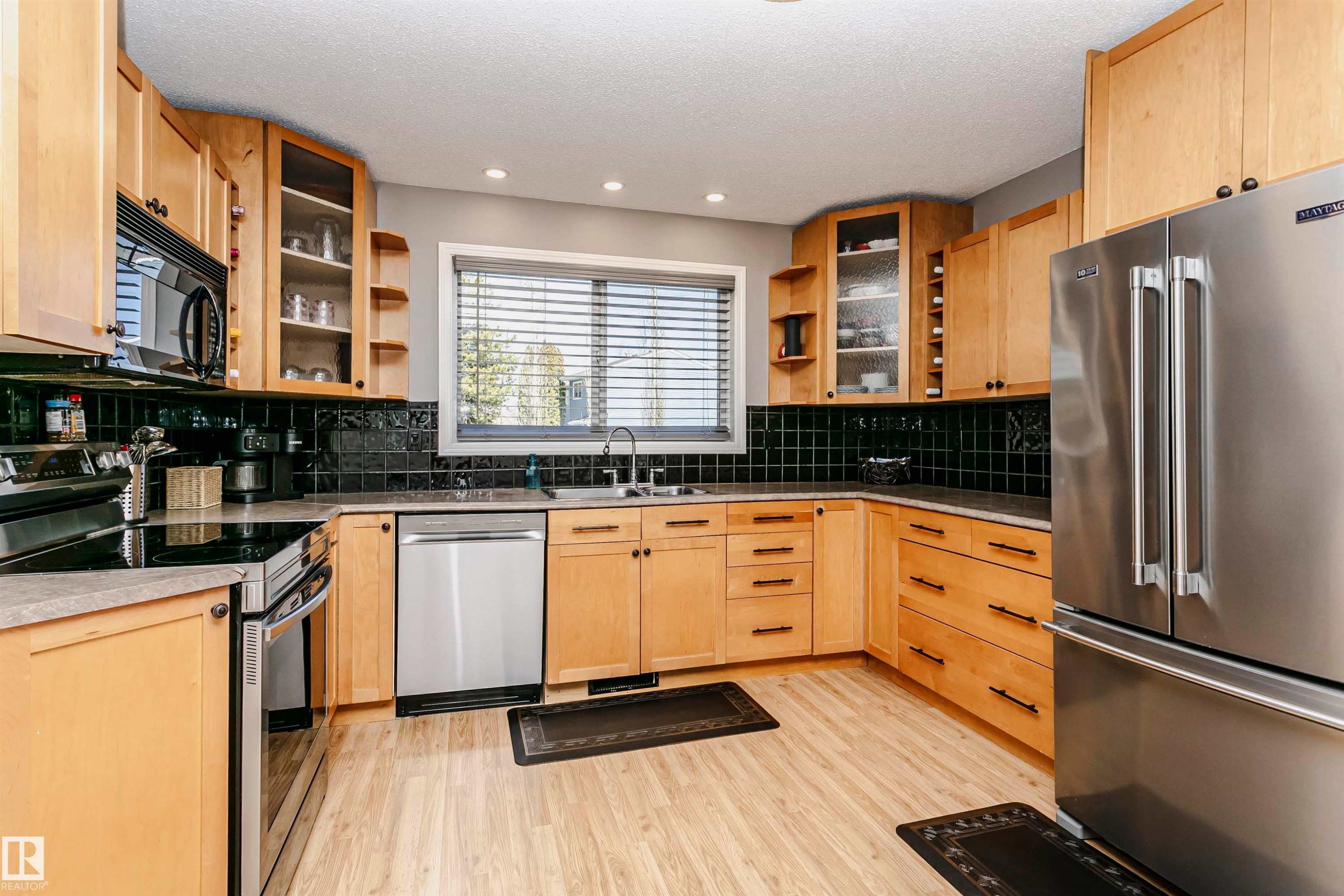 1044 106 Street, Edmonton, AB - Indoor Photo Showing Kitchen With Double Sink
