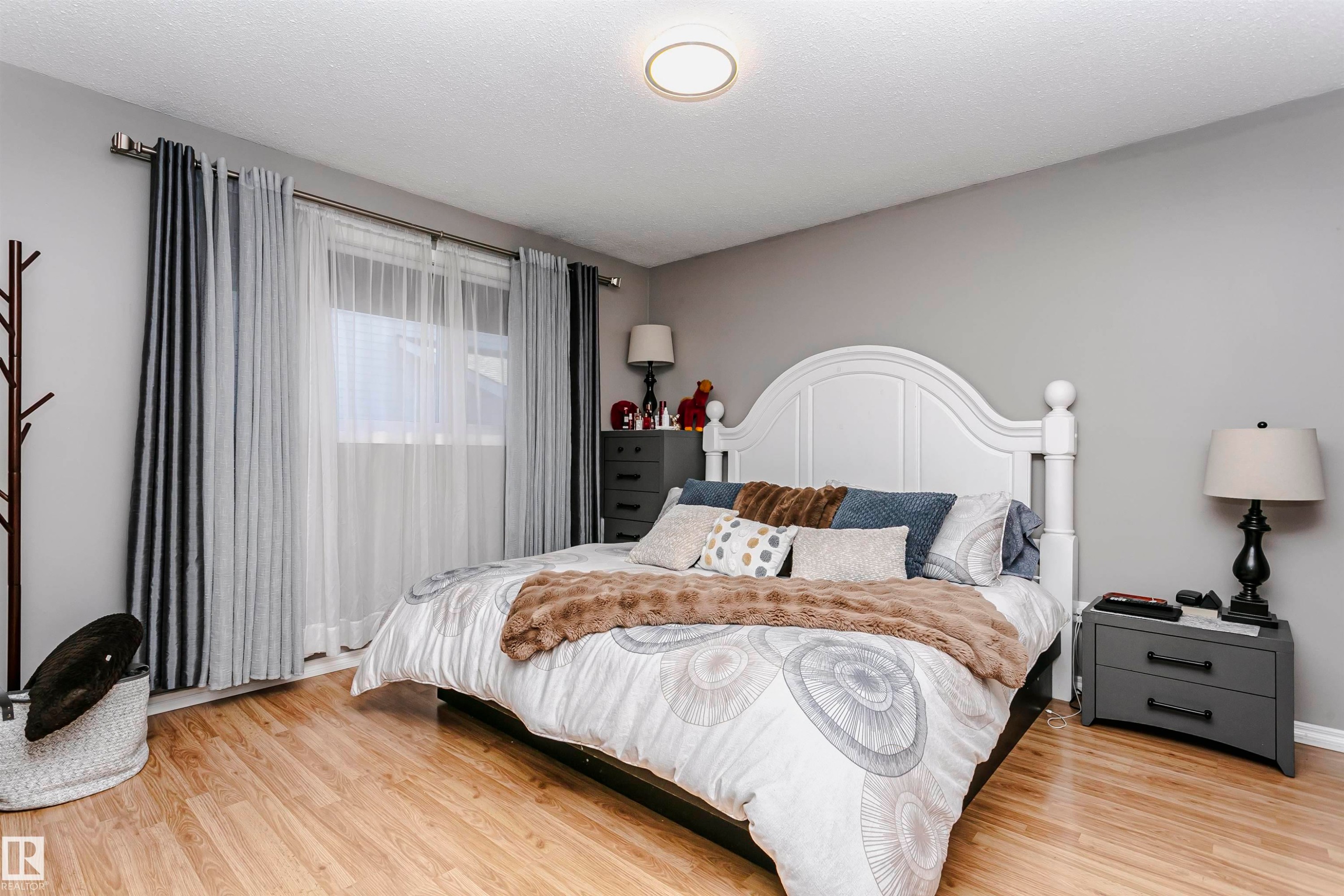 1044 106 Street, Edmonton, AB - Indoor Photo Showing Bedroom