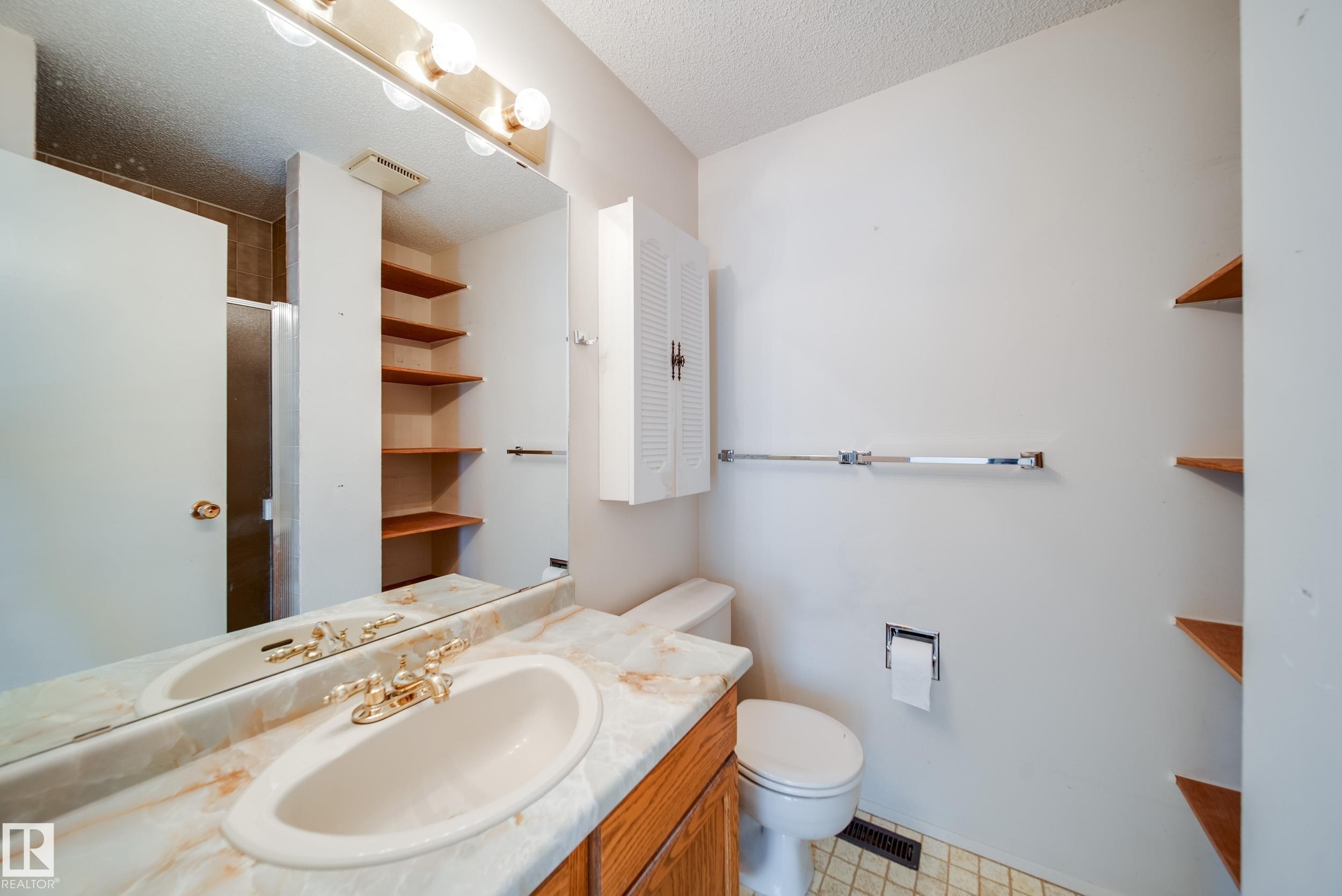 1030 106 Street, Edmonton, AB - Indoor Photo Showing Bathroom