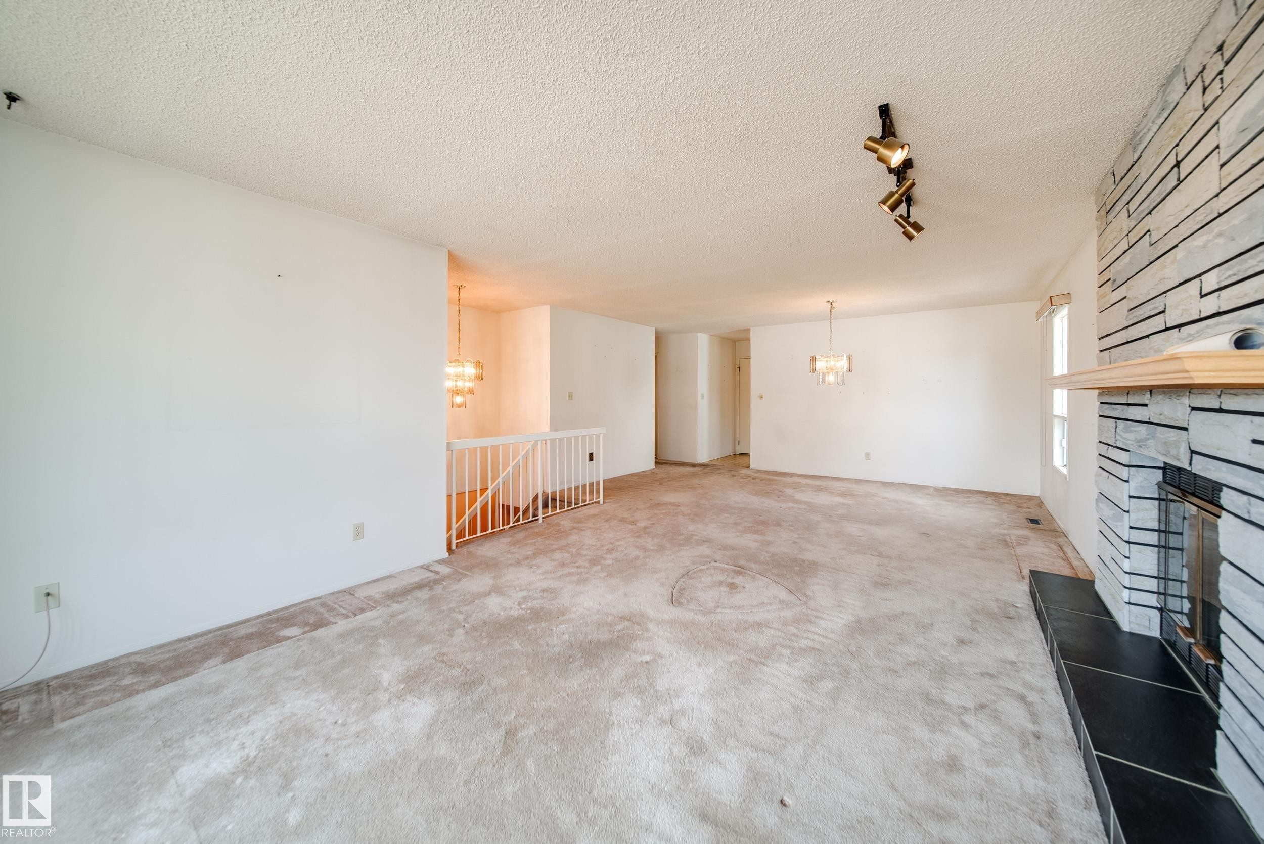 1030 106 Street, Edmonton, AB - Indoor Photo Showing Other Room