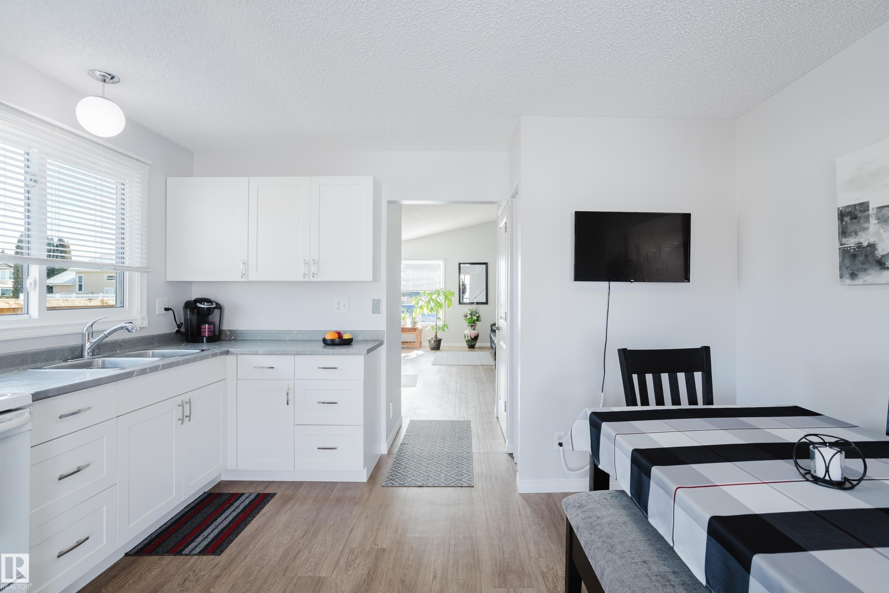 6 Kiniski Crescent, Edmonton, AB - Indoor