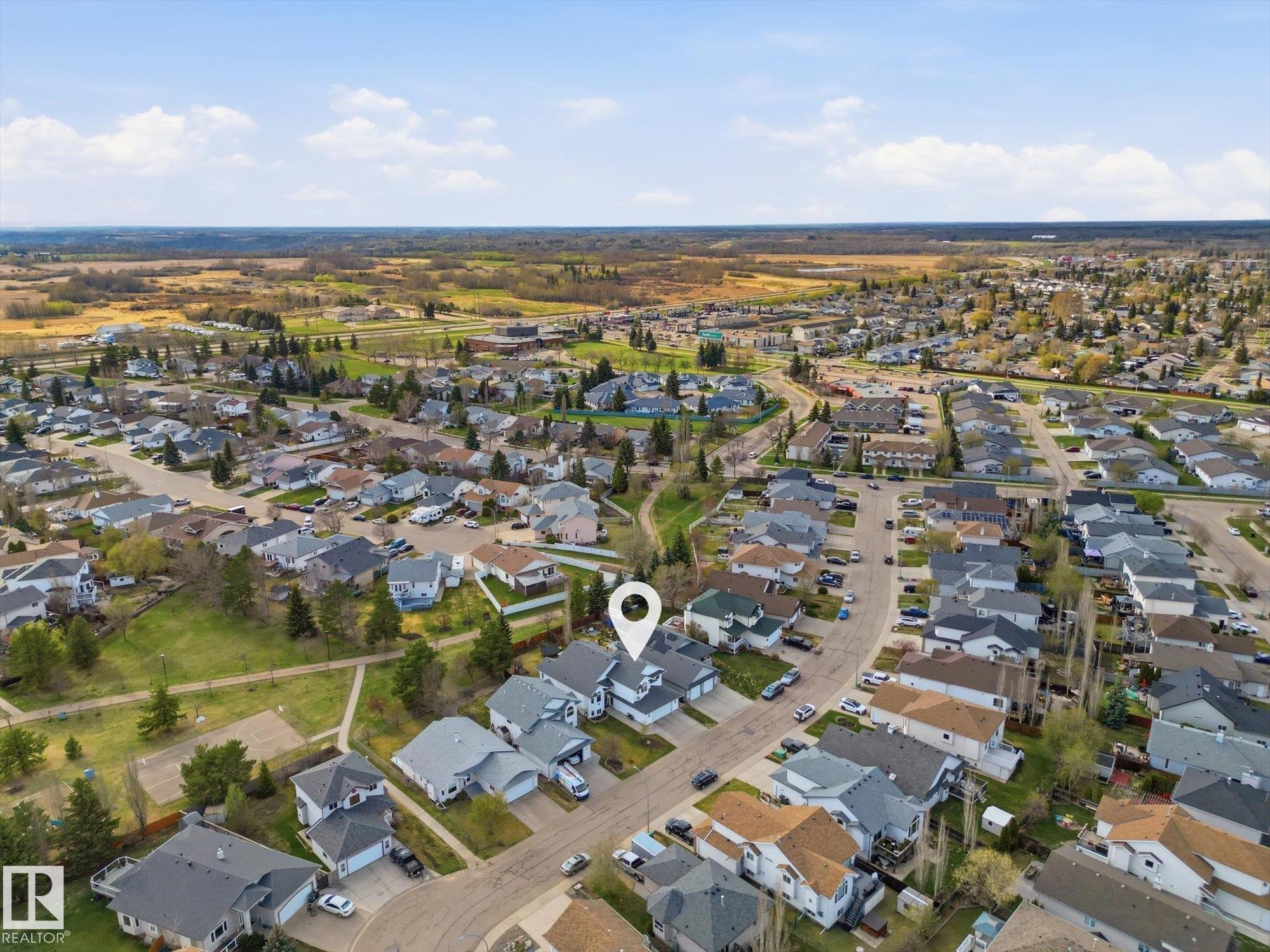 Aerial perspective of a residential neighborhood featuring detached homes with varied rooflines and siding materials - 1340 Oakland Crescent, Devon, AB - Outdoor With View