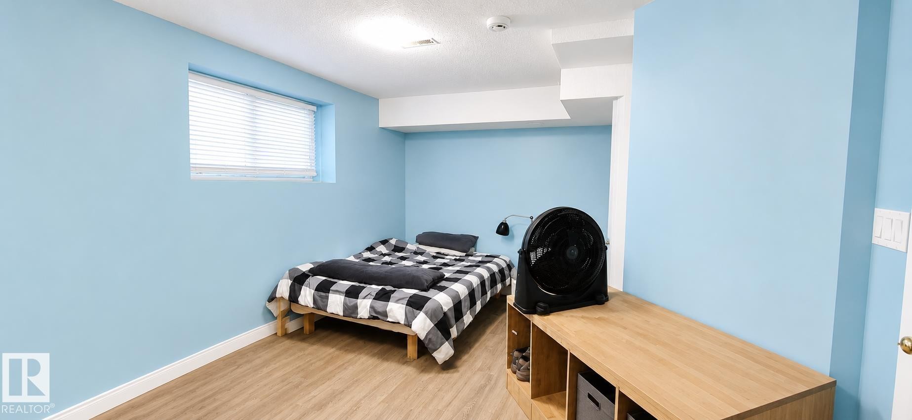 408 Jennings Bay, Edmonton, AB - Indoor Photo Showing Bedroom