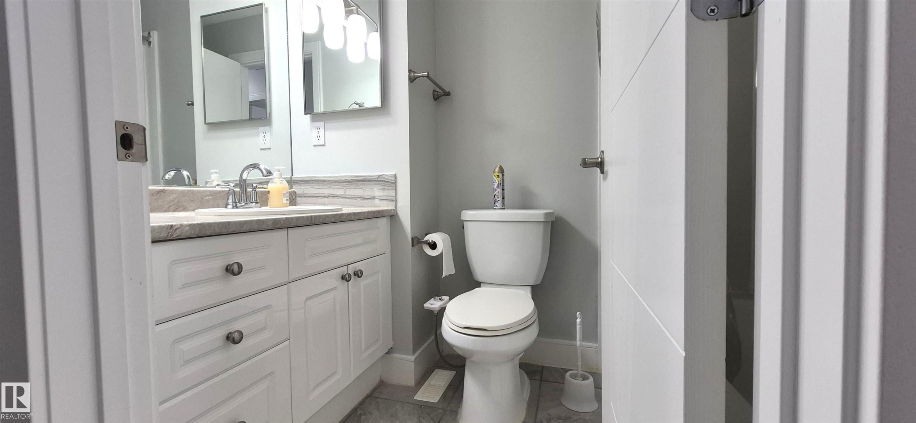 408 Jennings Bay, Edmonton, AB - Indoor Photo Showing Bathroom