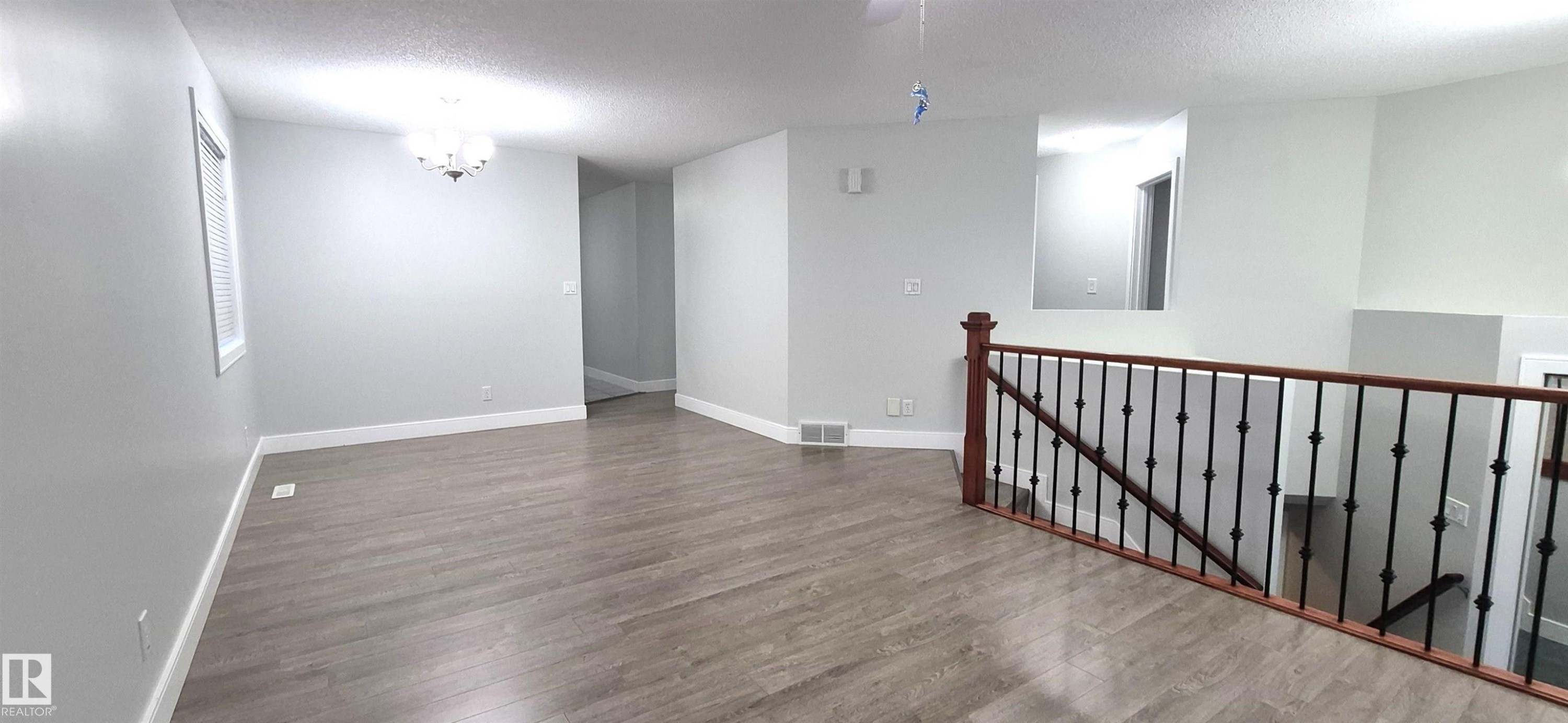 408 Jennings Bay, Edmonton, AB - Indoor Photo Showing Other Room