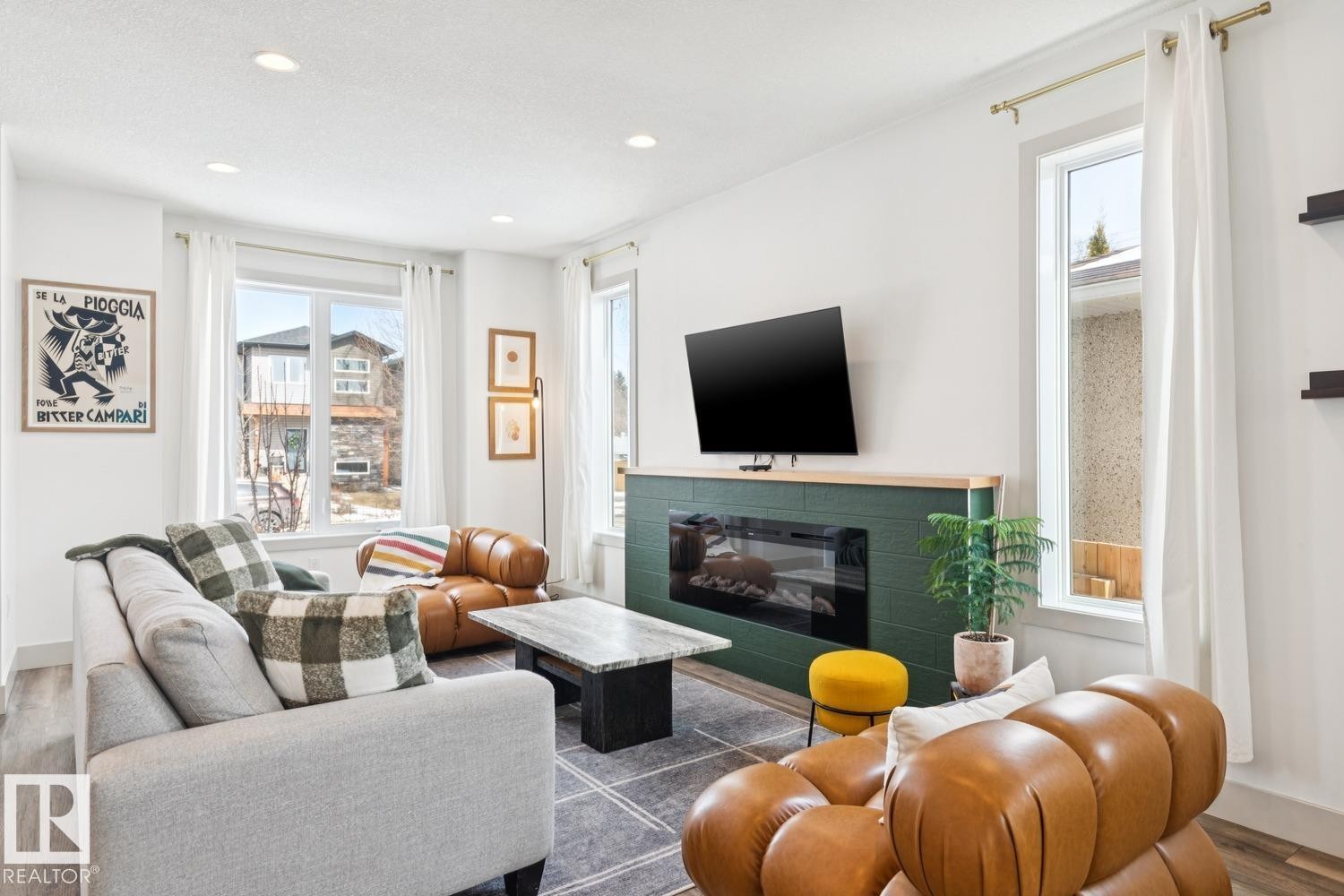 3813 111 Avenue, Edmonton, AB - Indoor Photo Showing Living Room With Fireplace