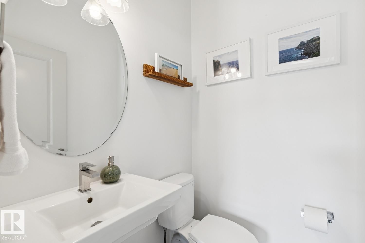 3813 111 Avenue, Edmonton, AB - Indoor Photo Showing Bathroom